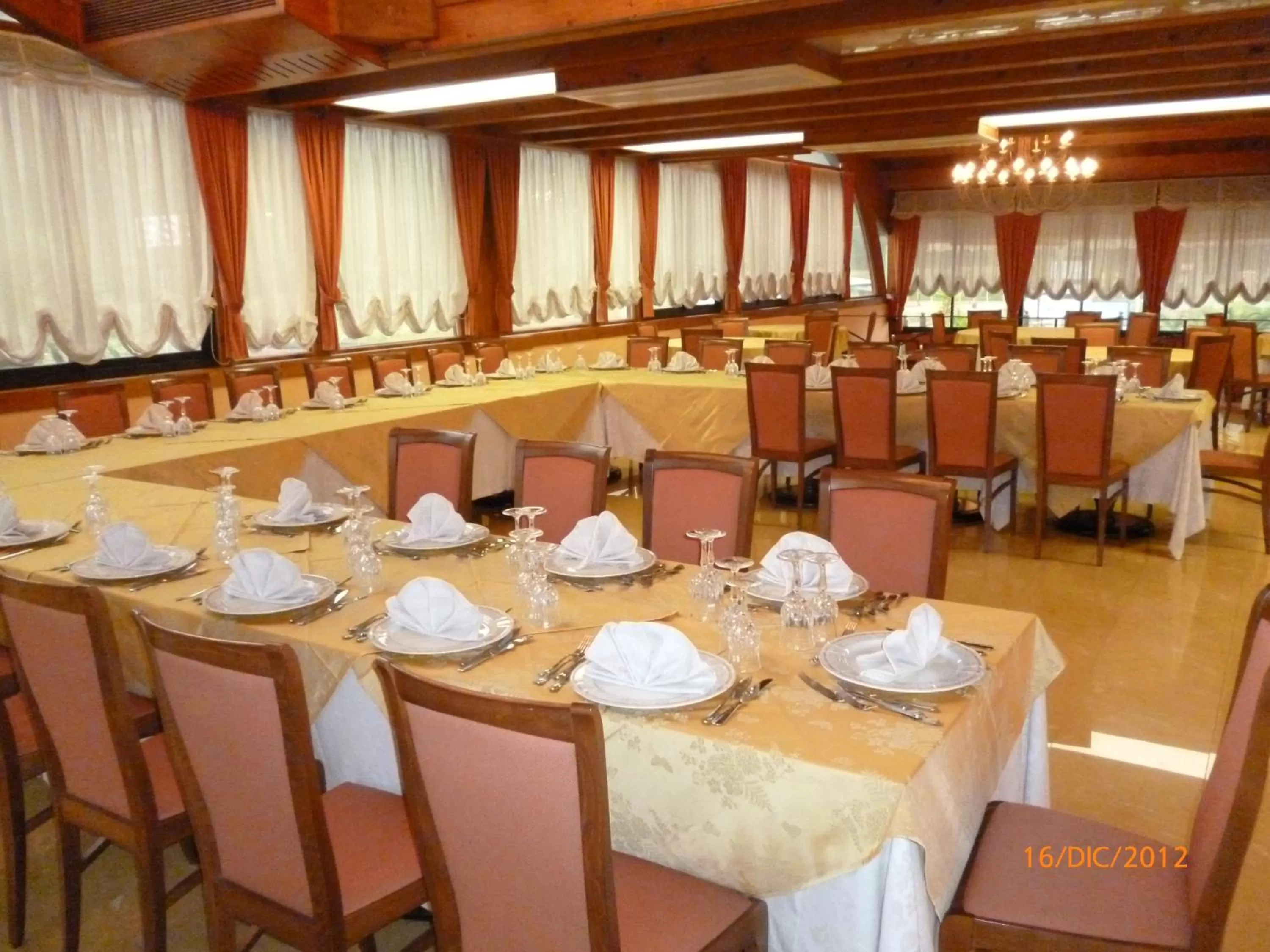 Restaurant/places to eat in Hotel Marinella