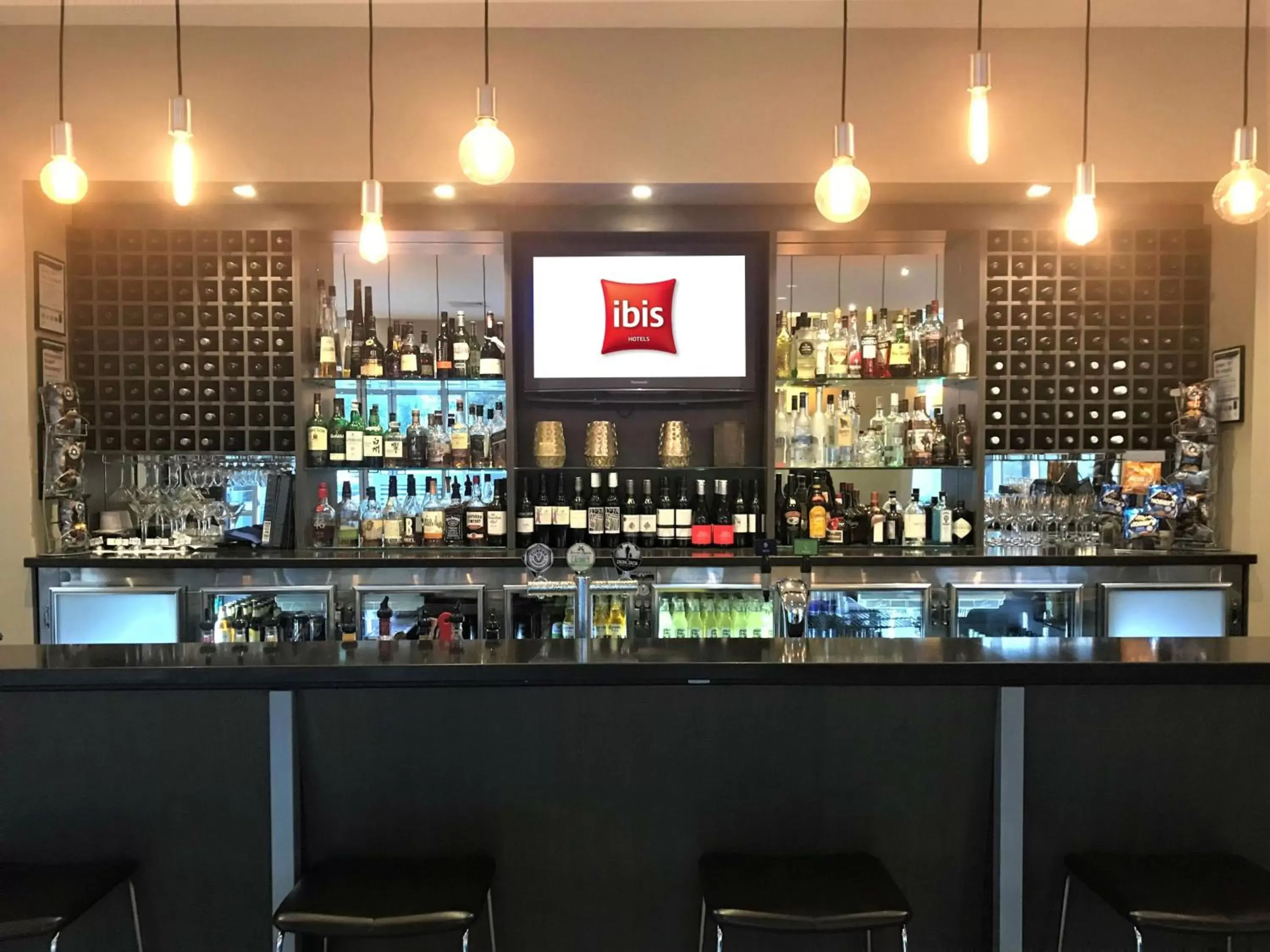 Restaurant/places to eat in ibis Melbourne - Glen Waverley