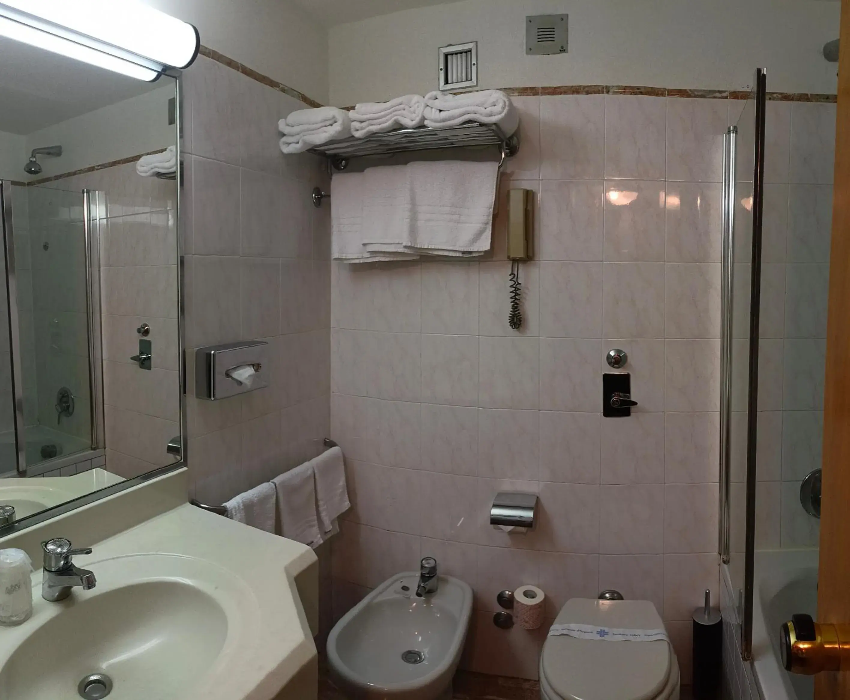 Bathroom in iH Hotels Milano Eur - Trezzano sul Naviglio
