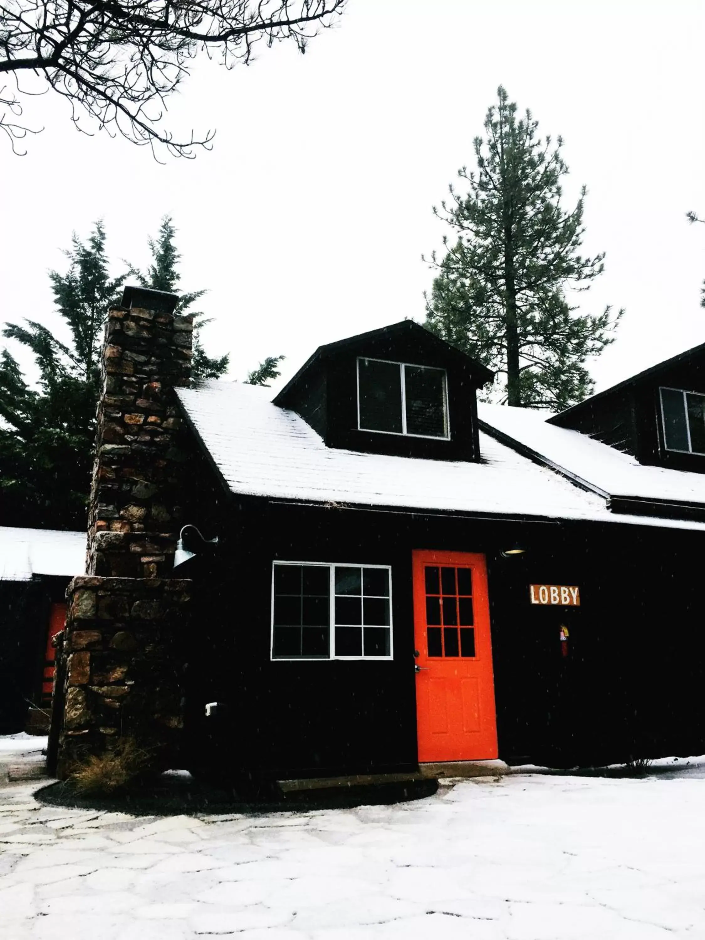 Facade/entrance, Winter in Noon Lodge