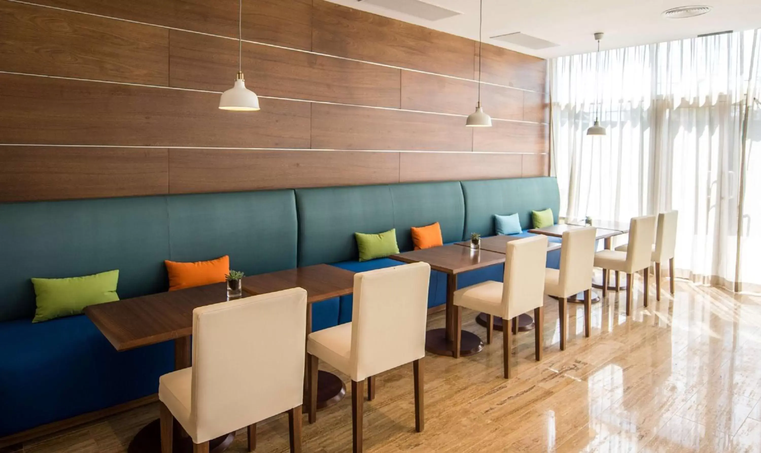 Dining area, Restaurant/Places to Eat in Hampton By Hilton Santo Domingo Airport