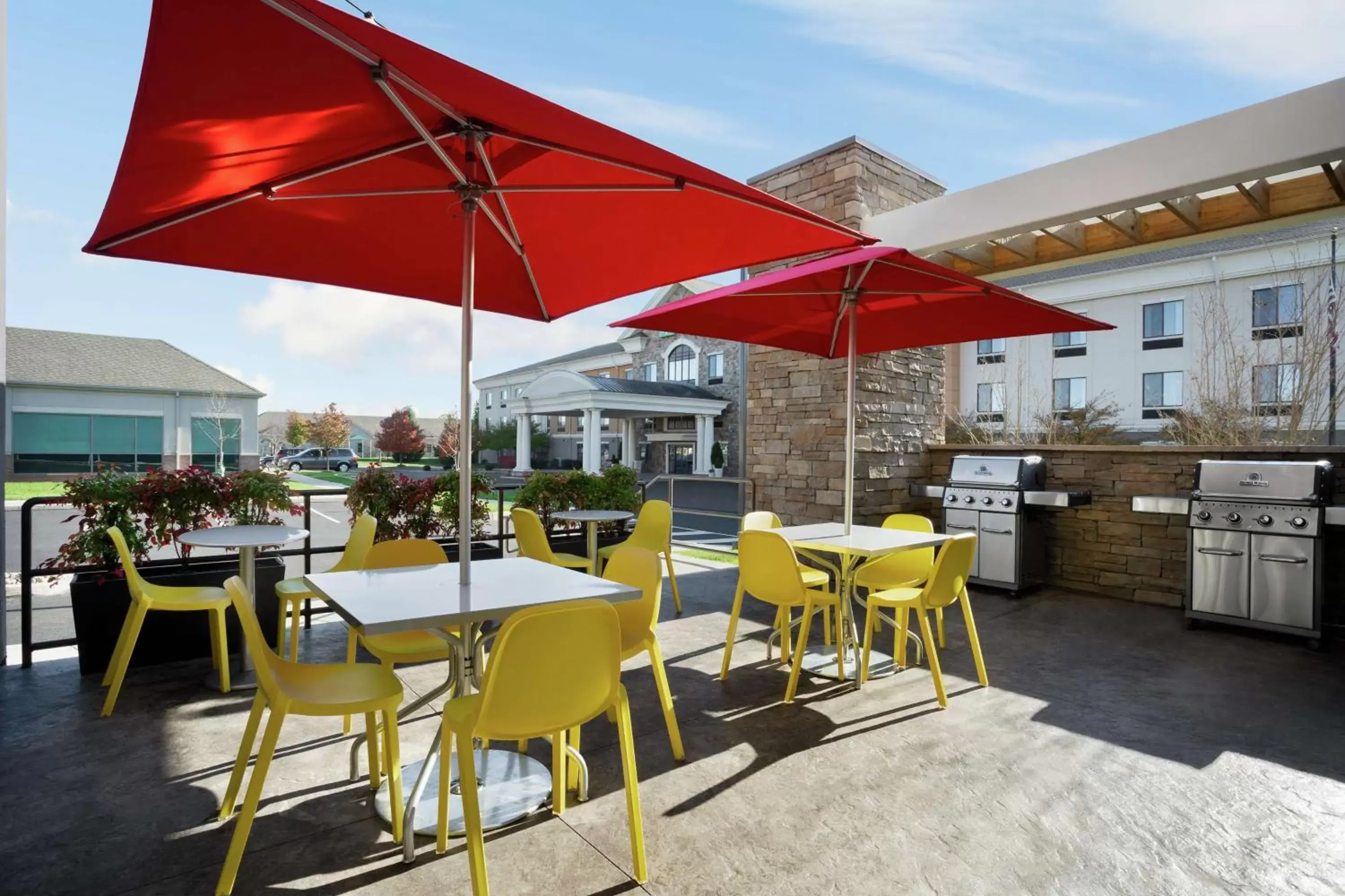 Patio, Restaurant/Places to Eat in Home2 Suites By Hilton Warminster Horsham