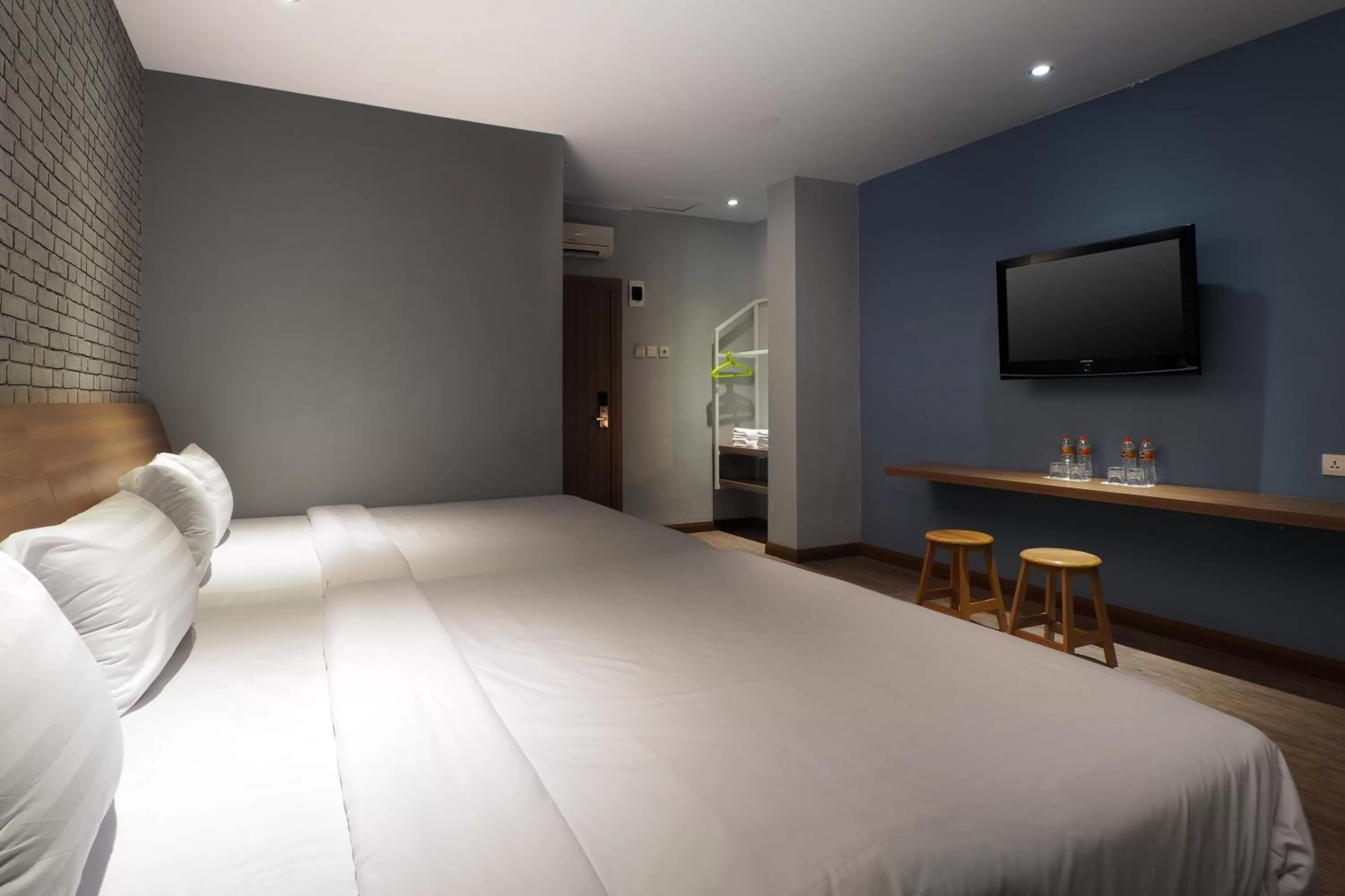 Bedroom, Bed in Kama Hotel