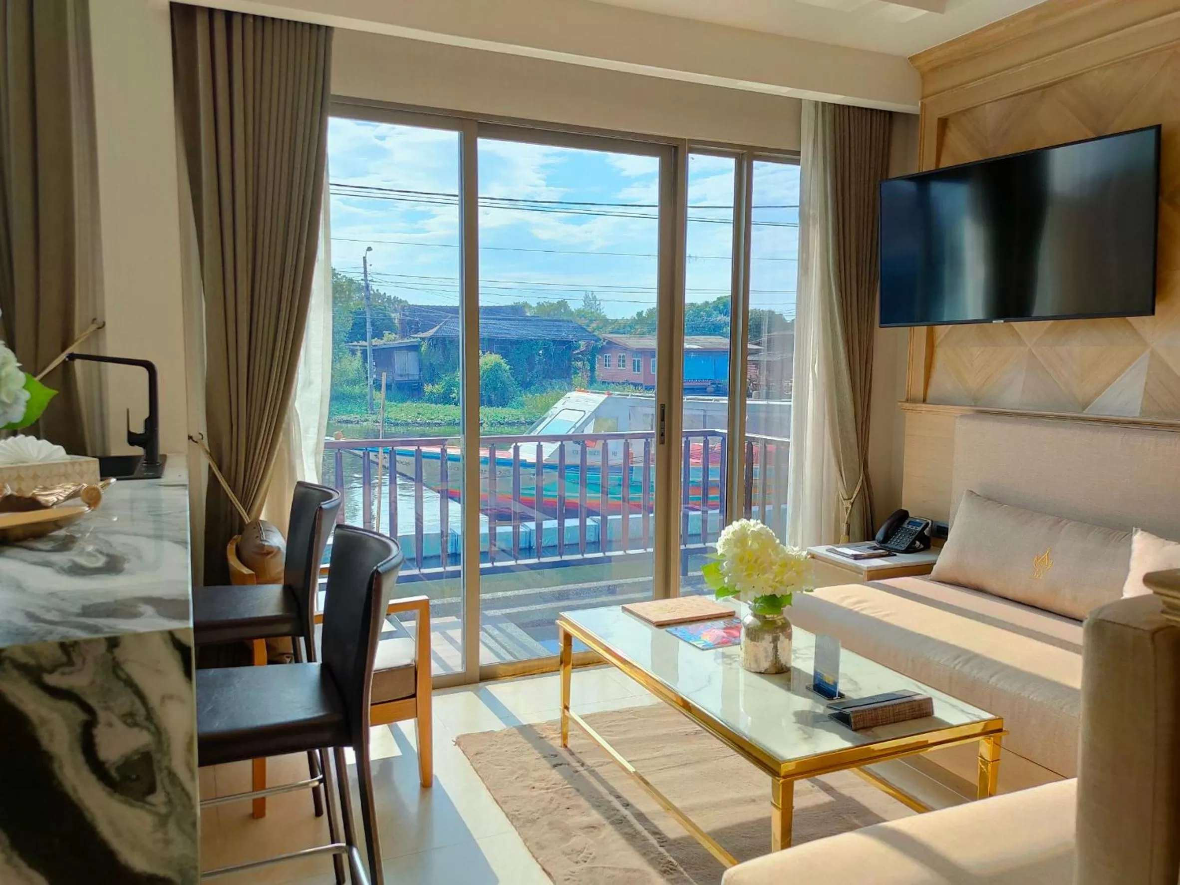 Living room in W1Bangkoknoi Hotel