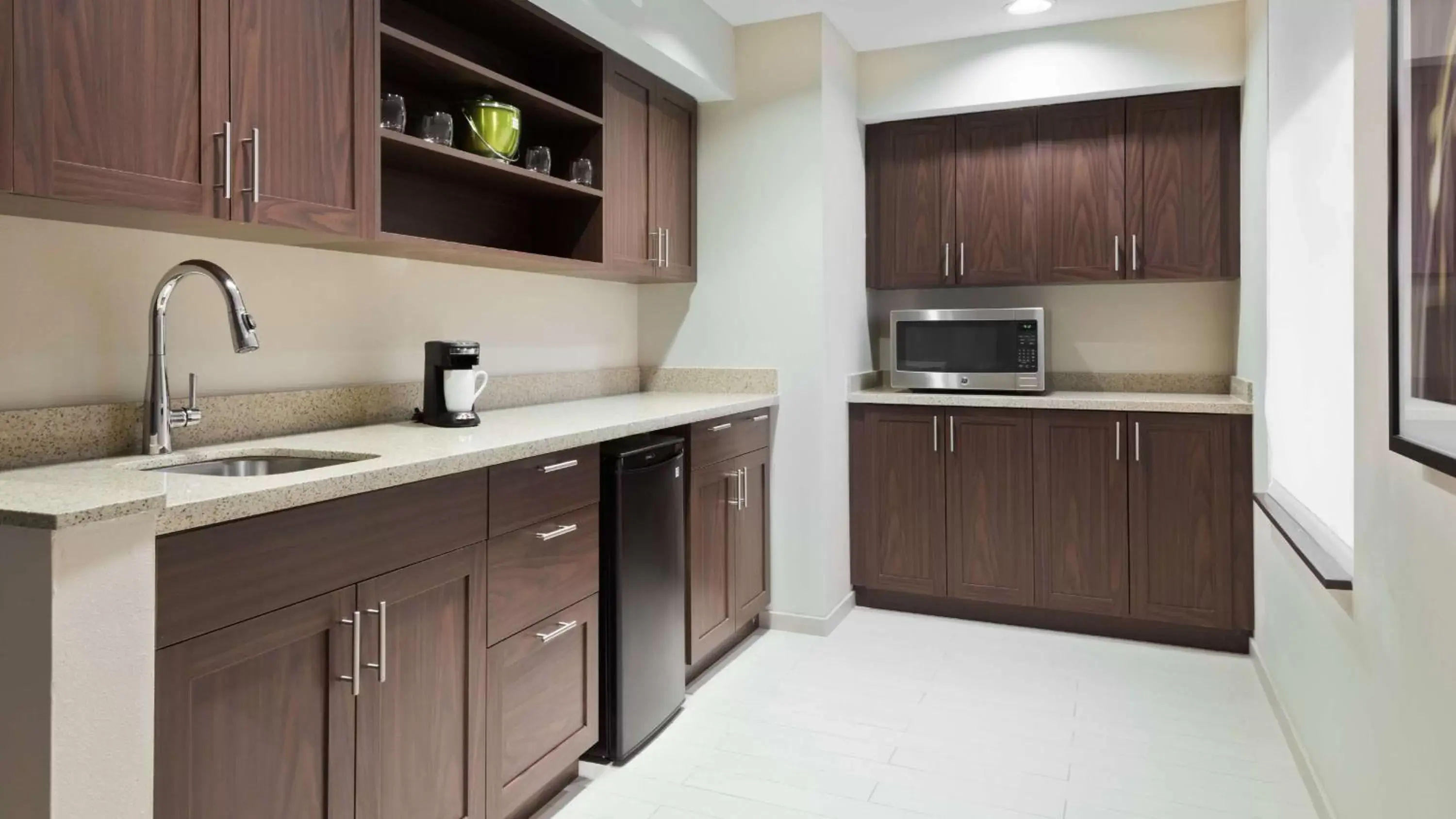 Photo of the whole room, Kitchen/Kitchenette in Hyatt Place Austin/Round Rock