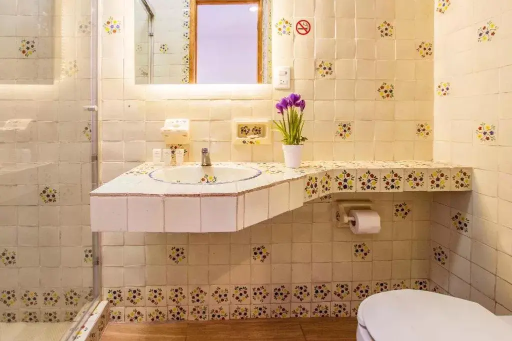 Bathroom in Hotel Templo Mayor