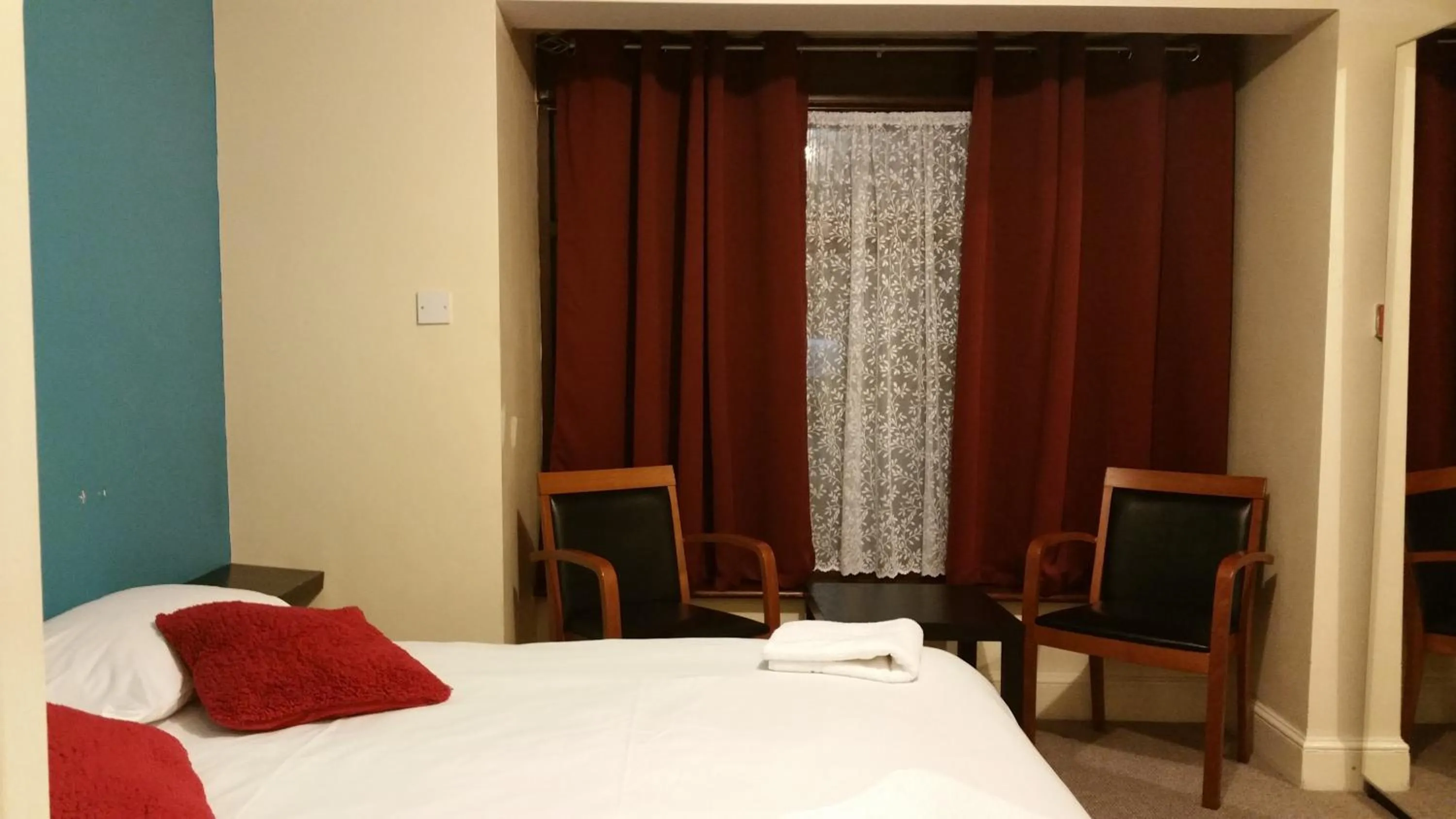 Bed in Best Inn Hotel