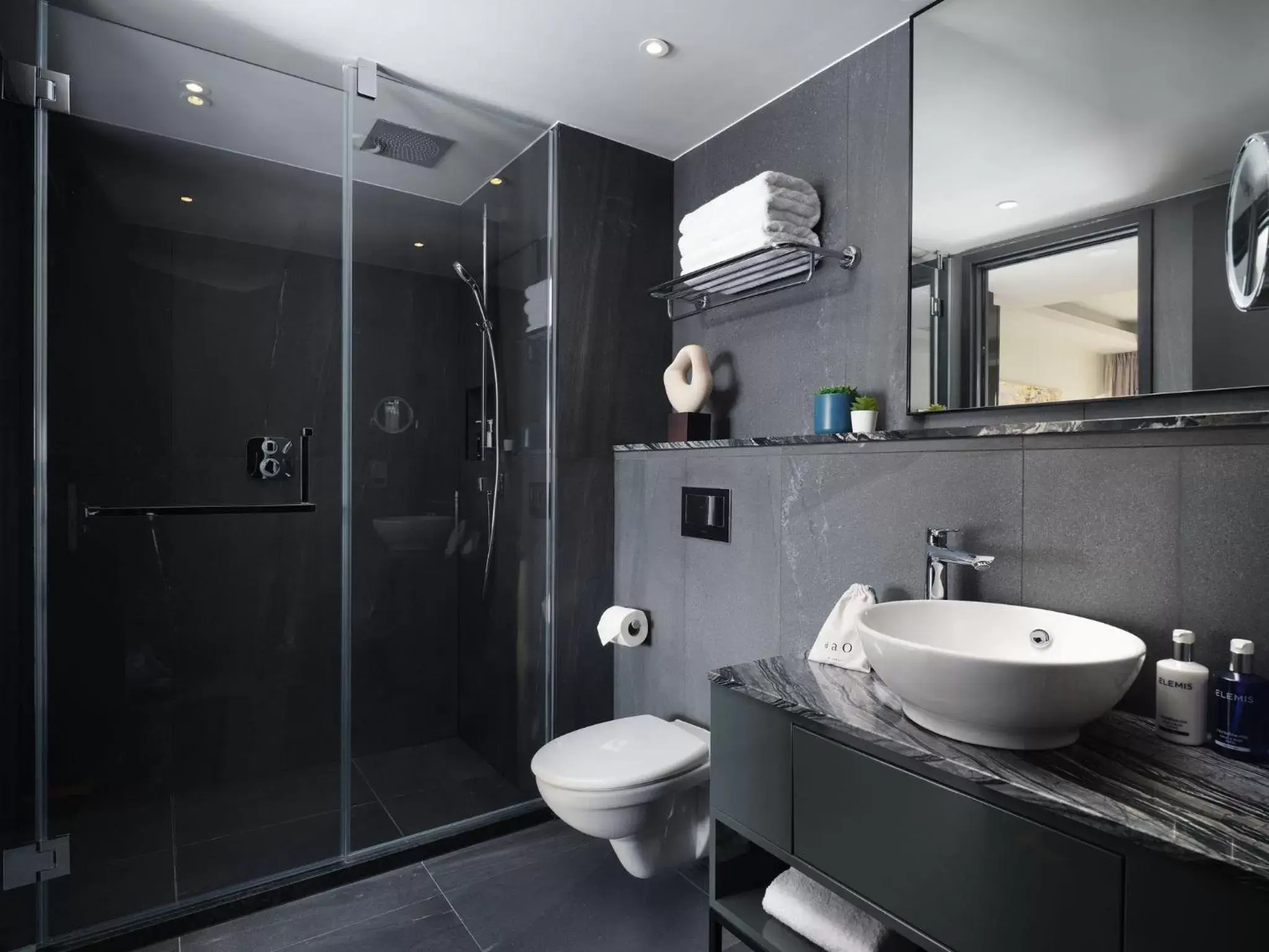 Bathroom in Dao by Dorsett West London