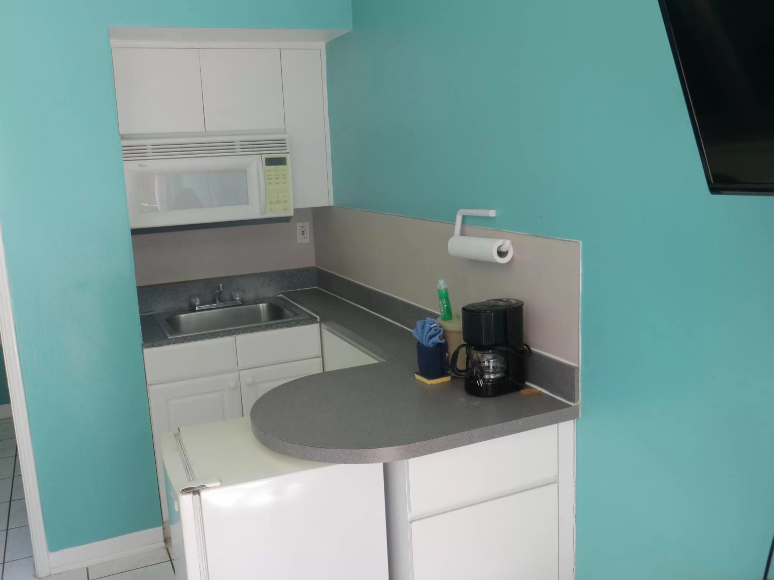 Kitchen or kitchenette, Kitchen/Kitchenette in Miramar Resort