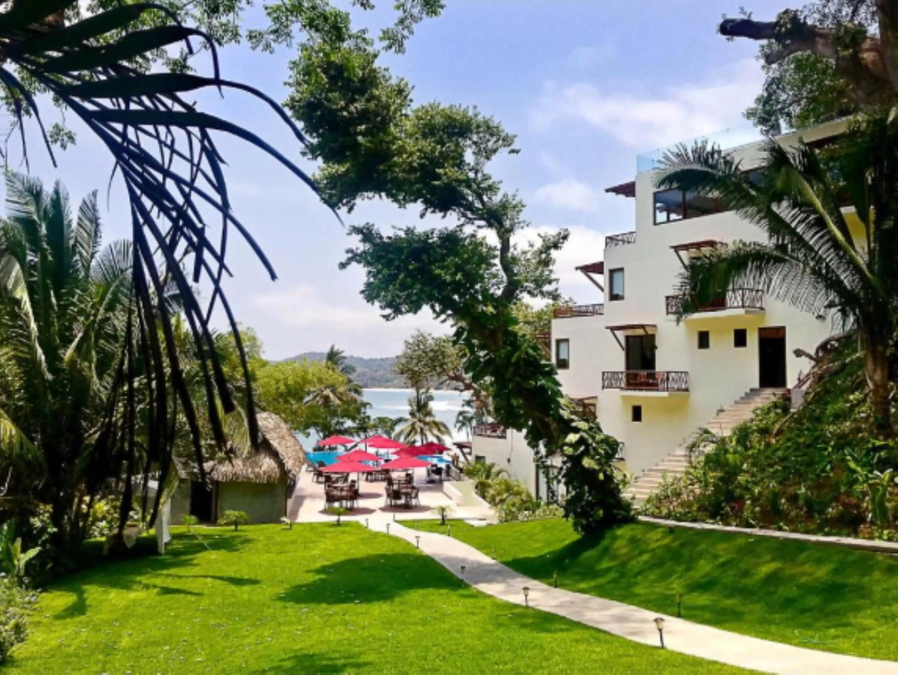 Garden view in Ysuri Sayulita - Beachfront Hotel
