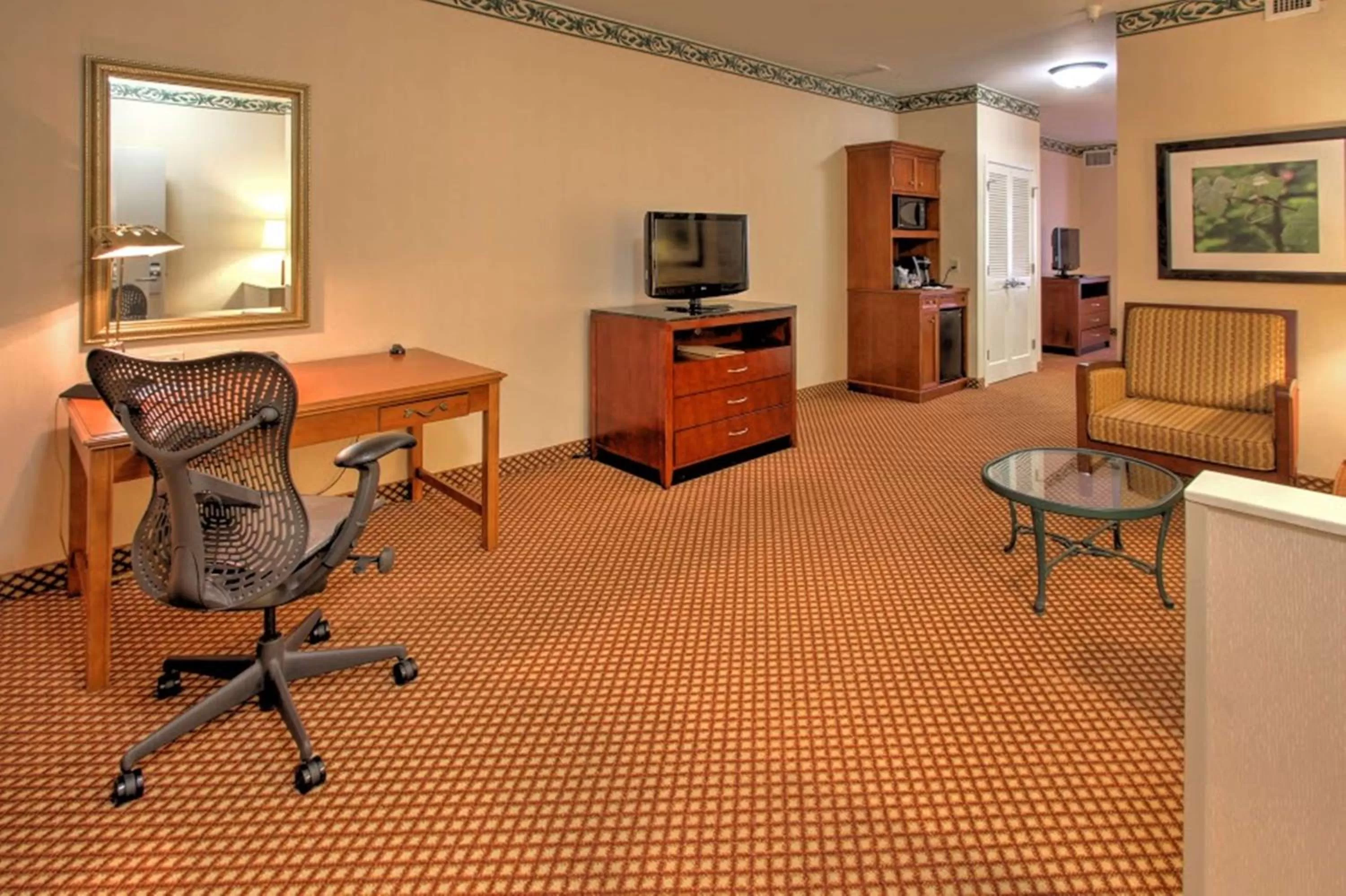 Queen Suite with Two Queen Beds in Hilton Garden Inn Williamsburg