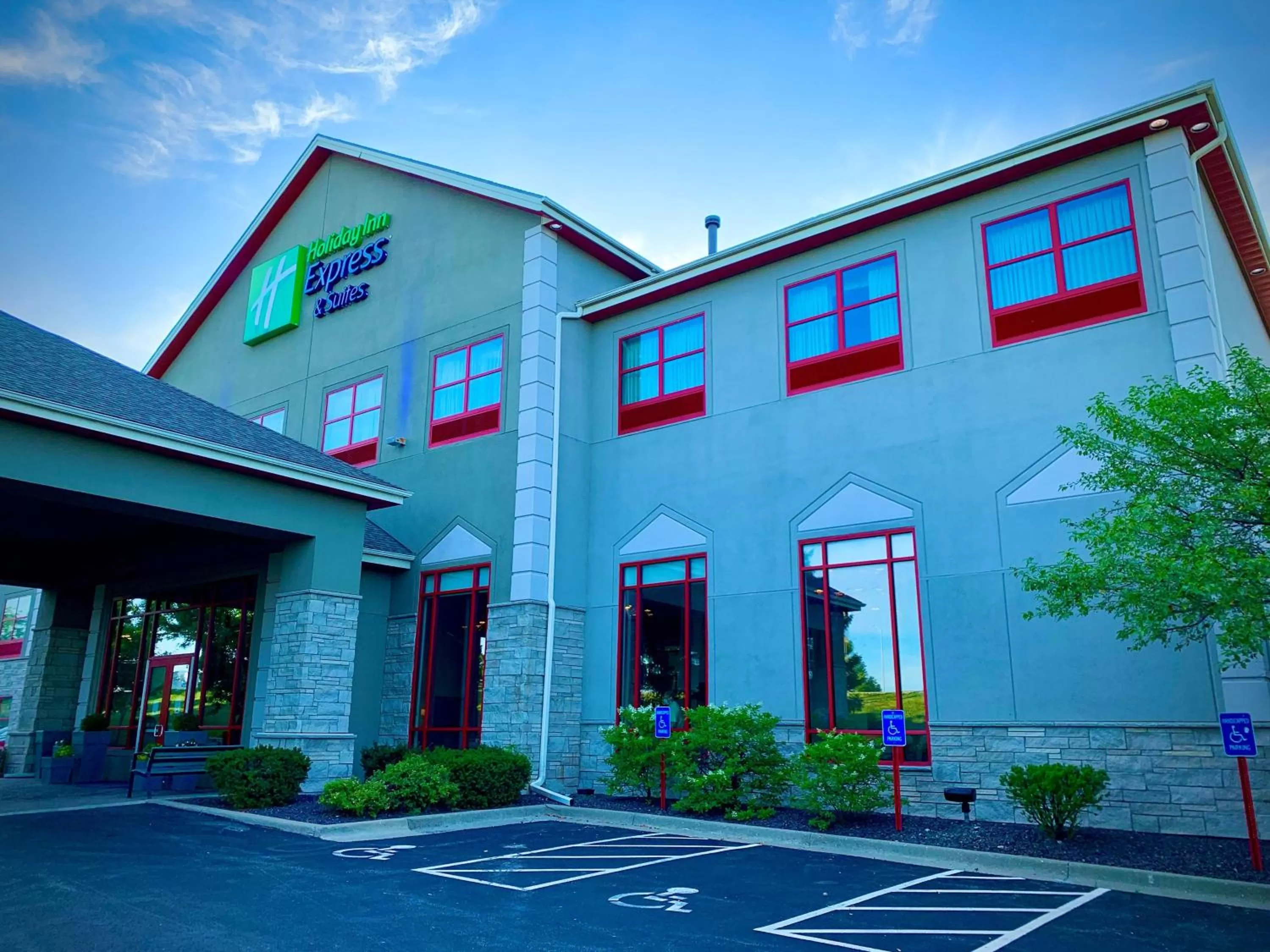 Property building in Holiday Inn Express & Suites - Olathe North by IHG
