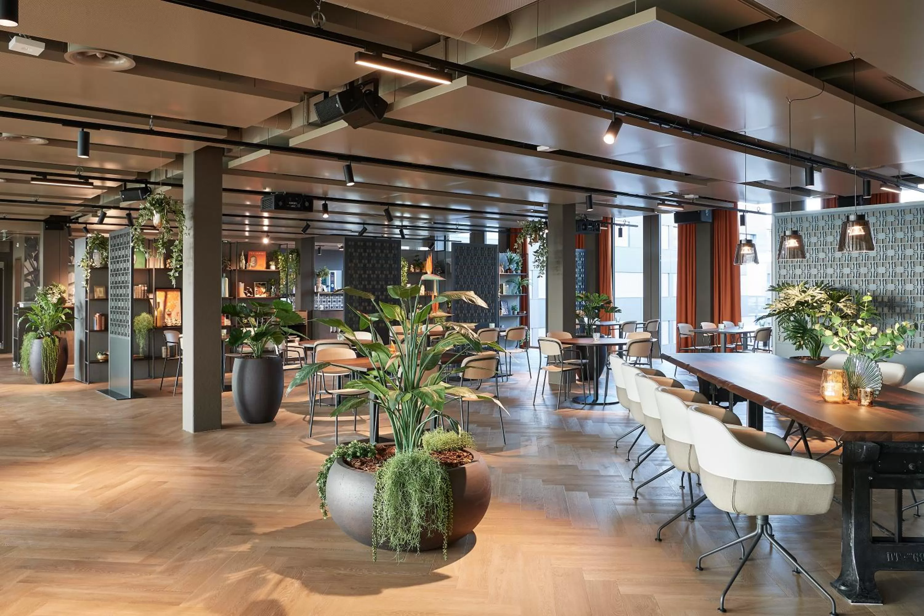 Restaurant/places to eat in Lumen Apartments