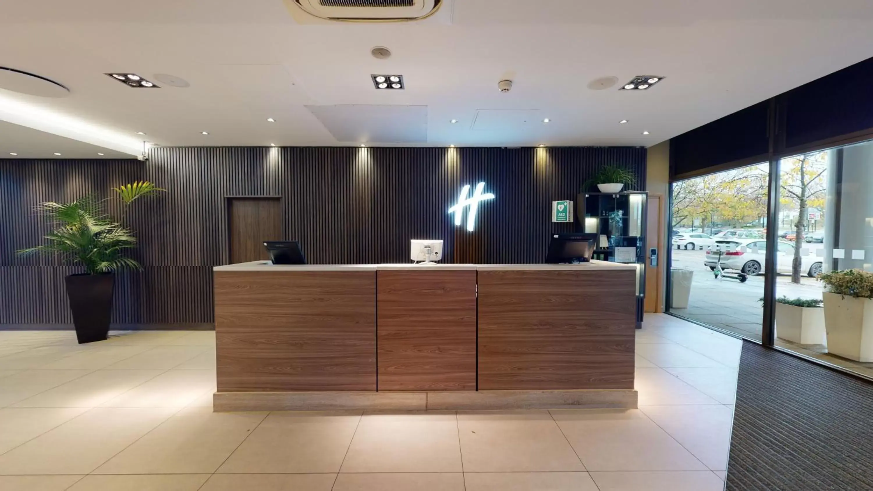 Lobby or reception, Lobby/Reception in Holiday Inn Milton Keynes Central, an IHG Hotel