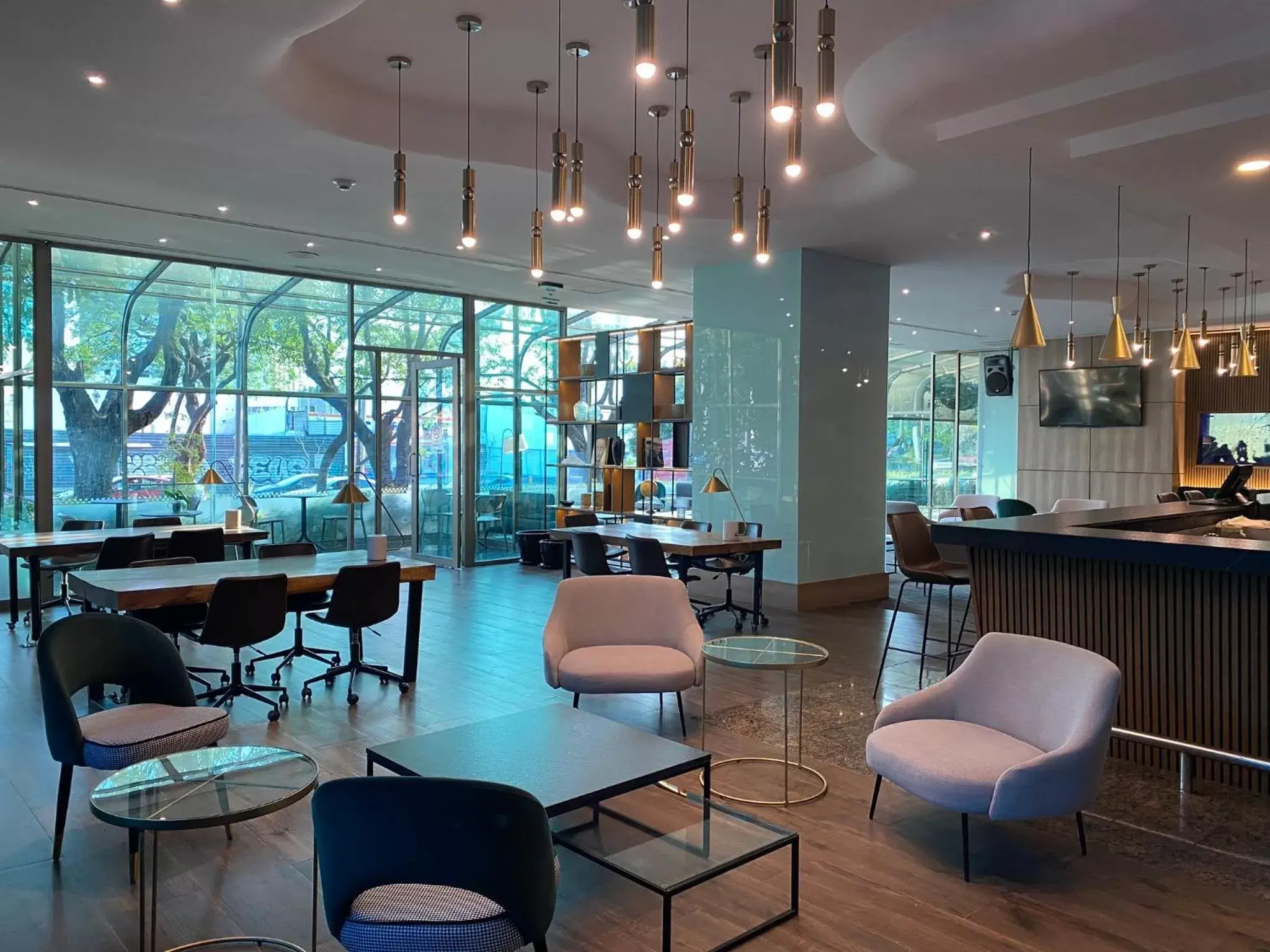 Lounge or bar in Holiday Inn Guadalajara Select by IHG Lounge or bar in Holiday Inn Guadalajara Select by IHG