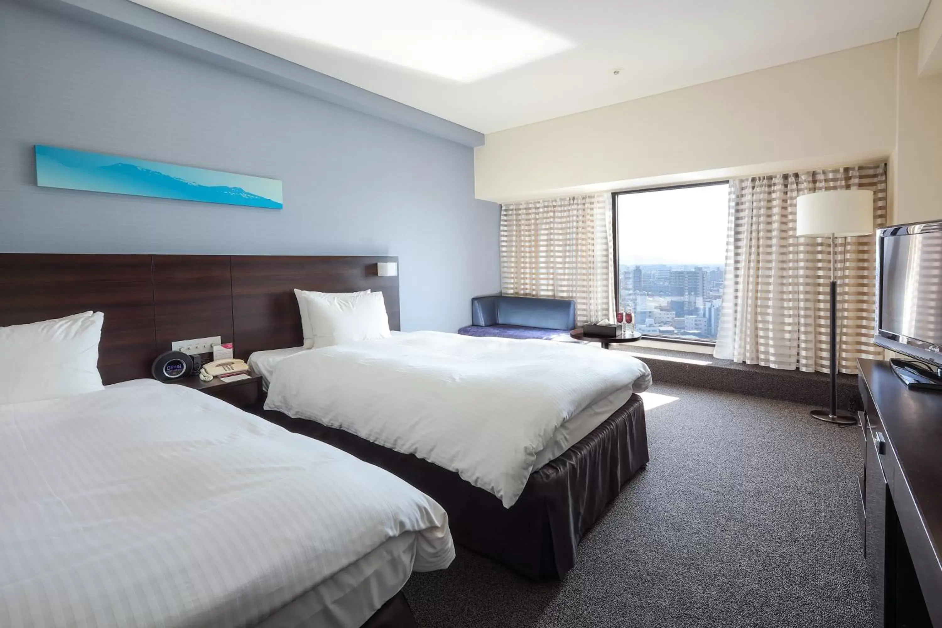 Photo of the whole room, Bed in ANA Crowne Plaza Kumamoto New Sky, an IHG Hotel