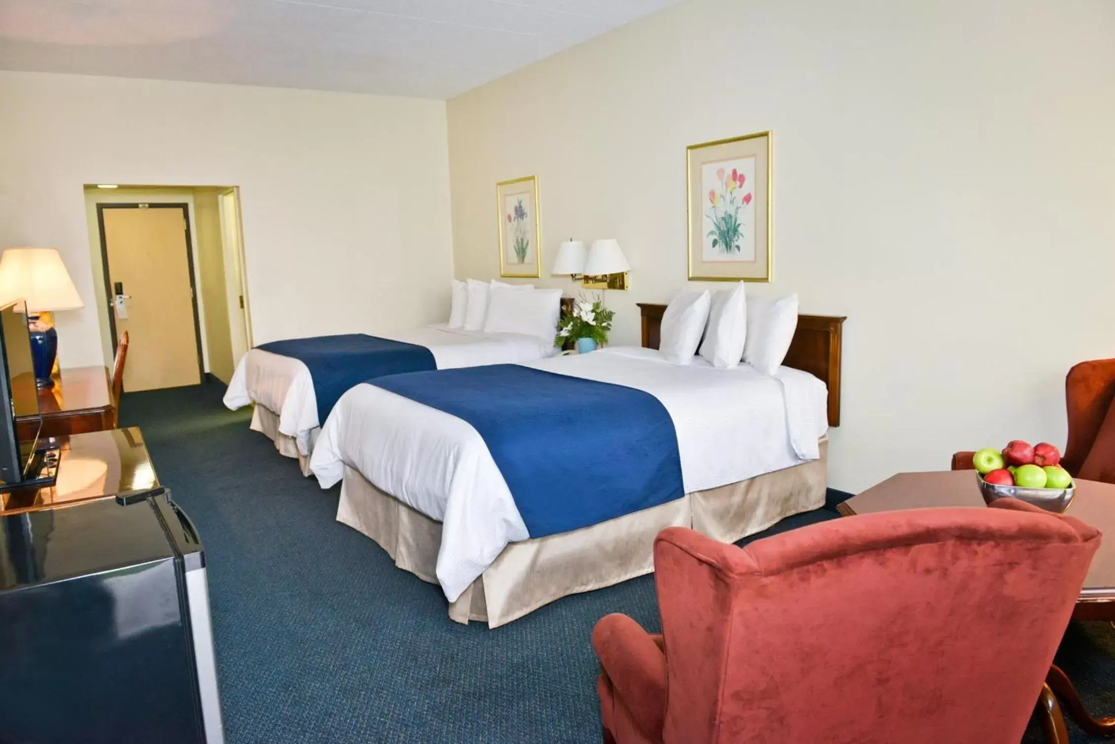 Bedroom, Bed in Penn Wells Lodge