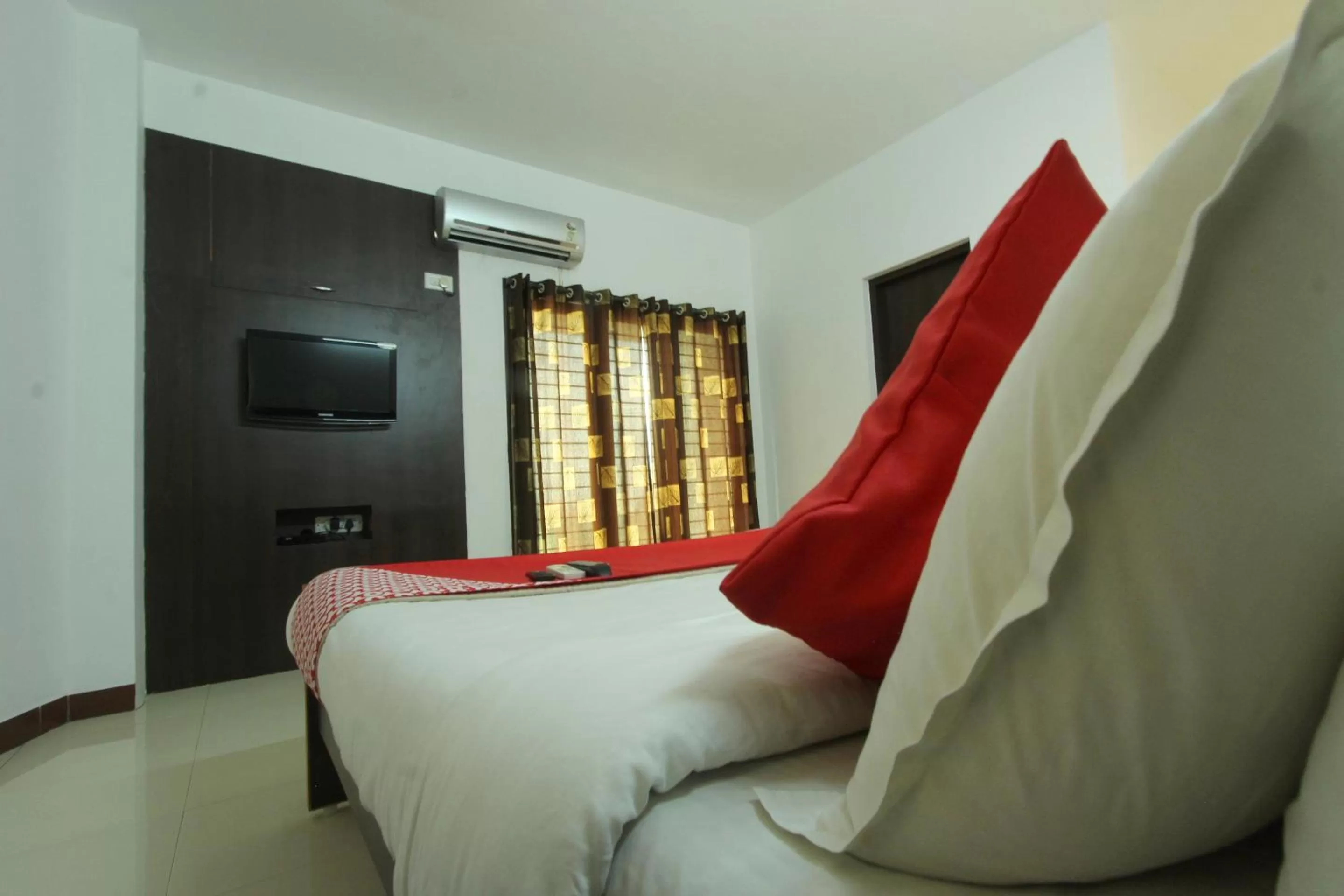 Bed in Lake View Hotel