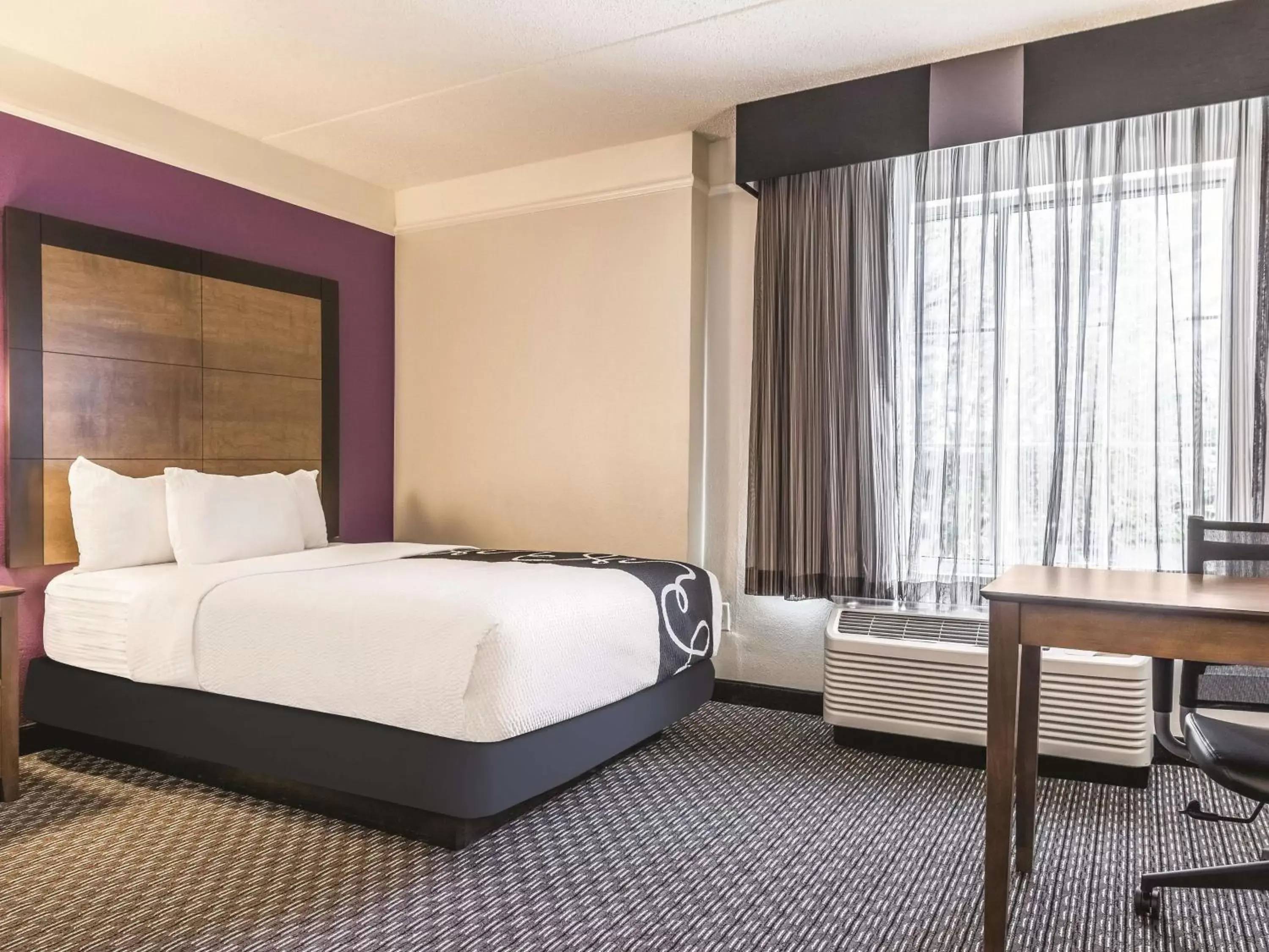 Photo of the whole room, Bed in La Quinta by Wyndham Alexandria Airport Photo of the whole room, Bed in La Quinta by Wyndham Alexandria Airport