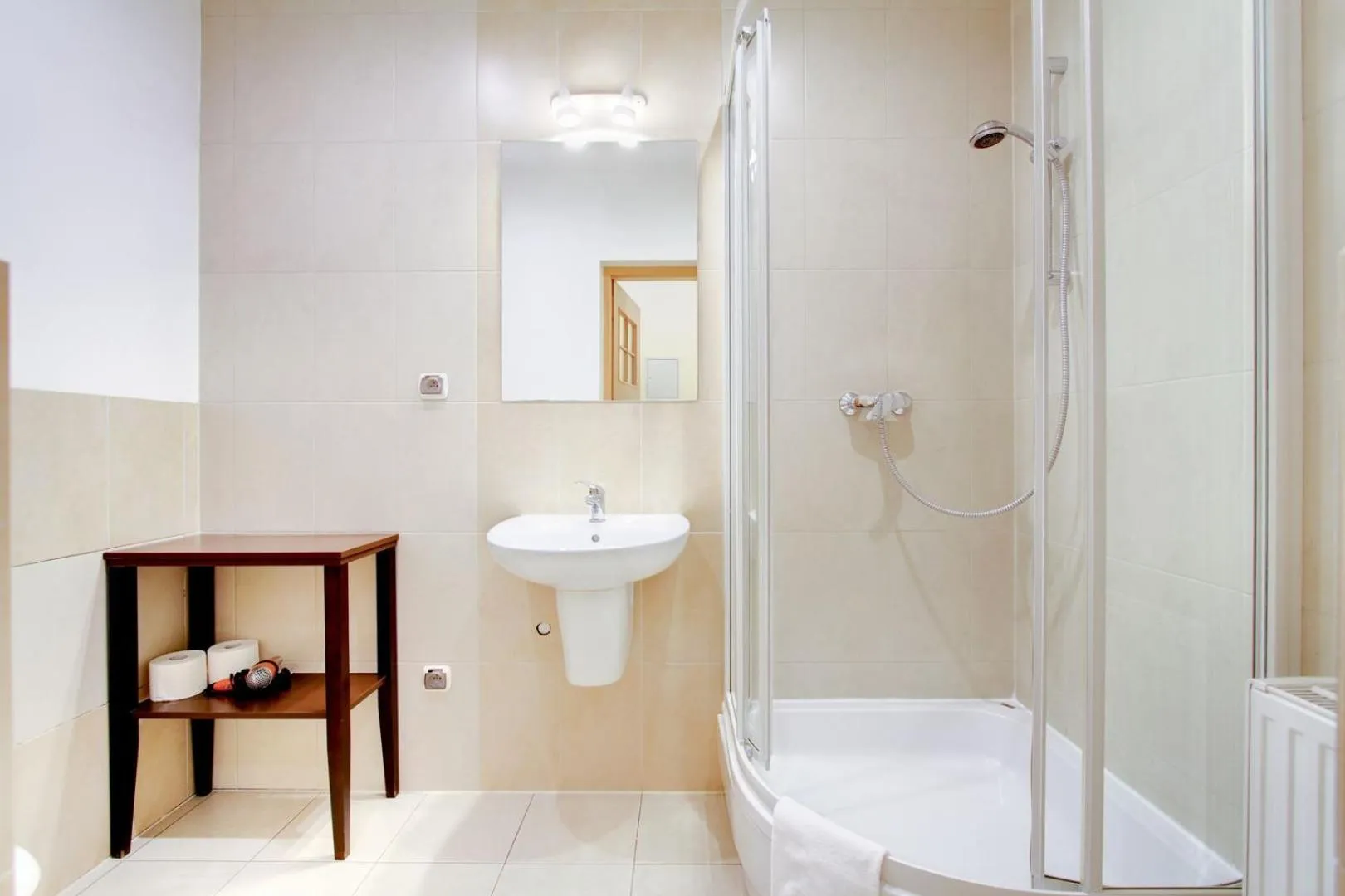 Shower in P&J Apartments Floriańska