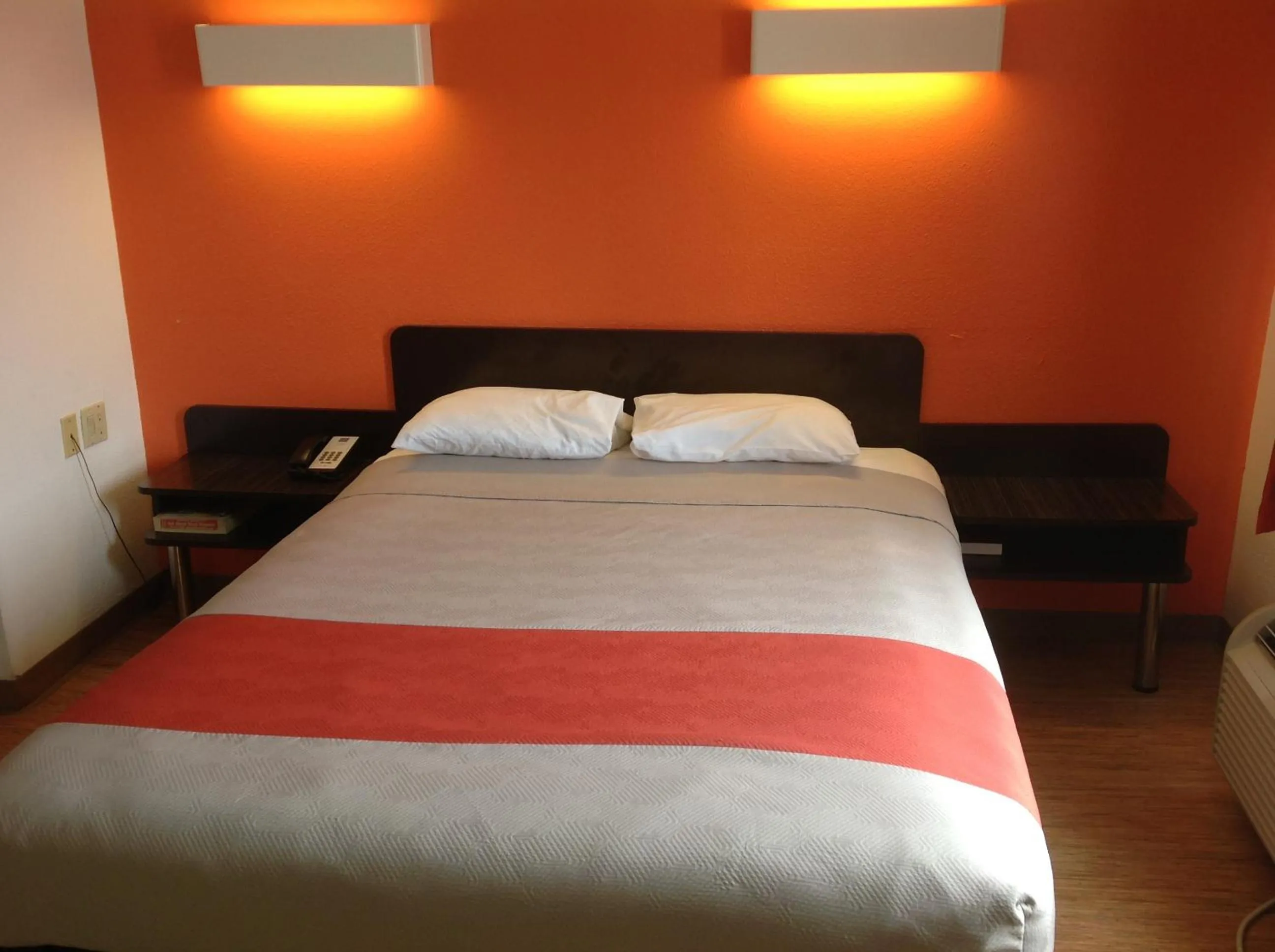 Bed in Motel 6-Dallas, TX - Northeast