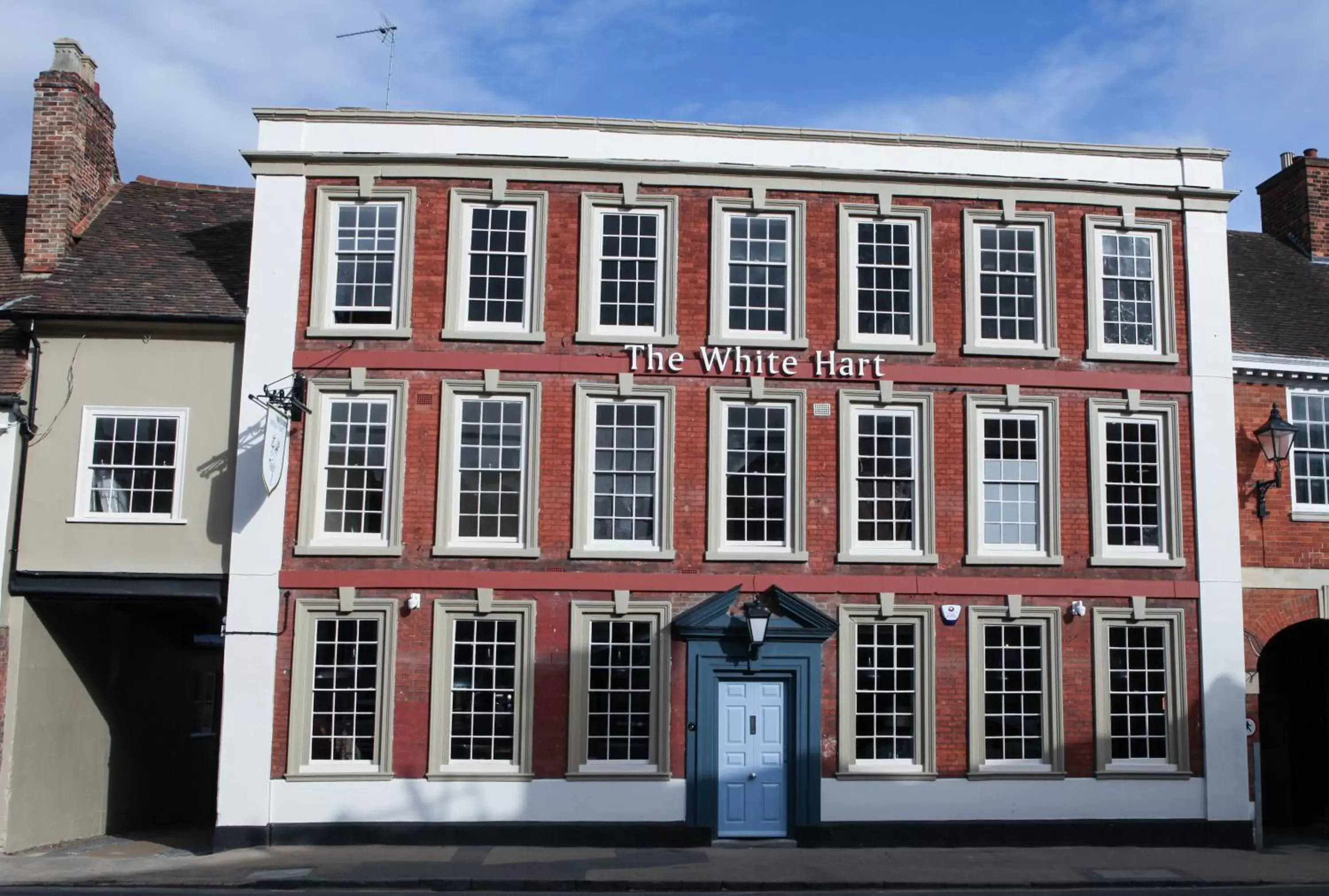 Facade/entrance, Property Building in The White Hart