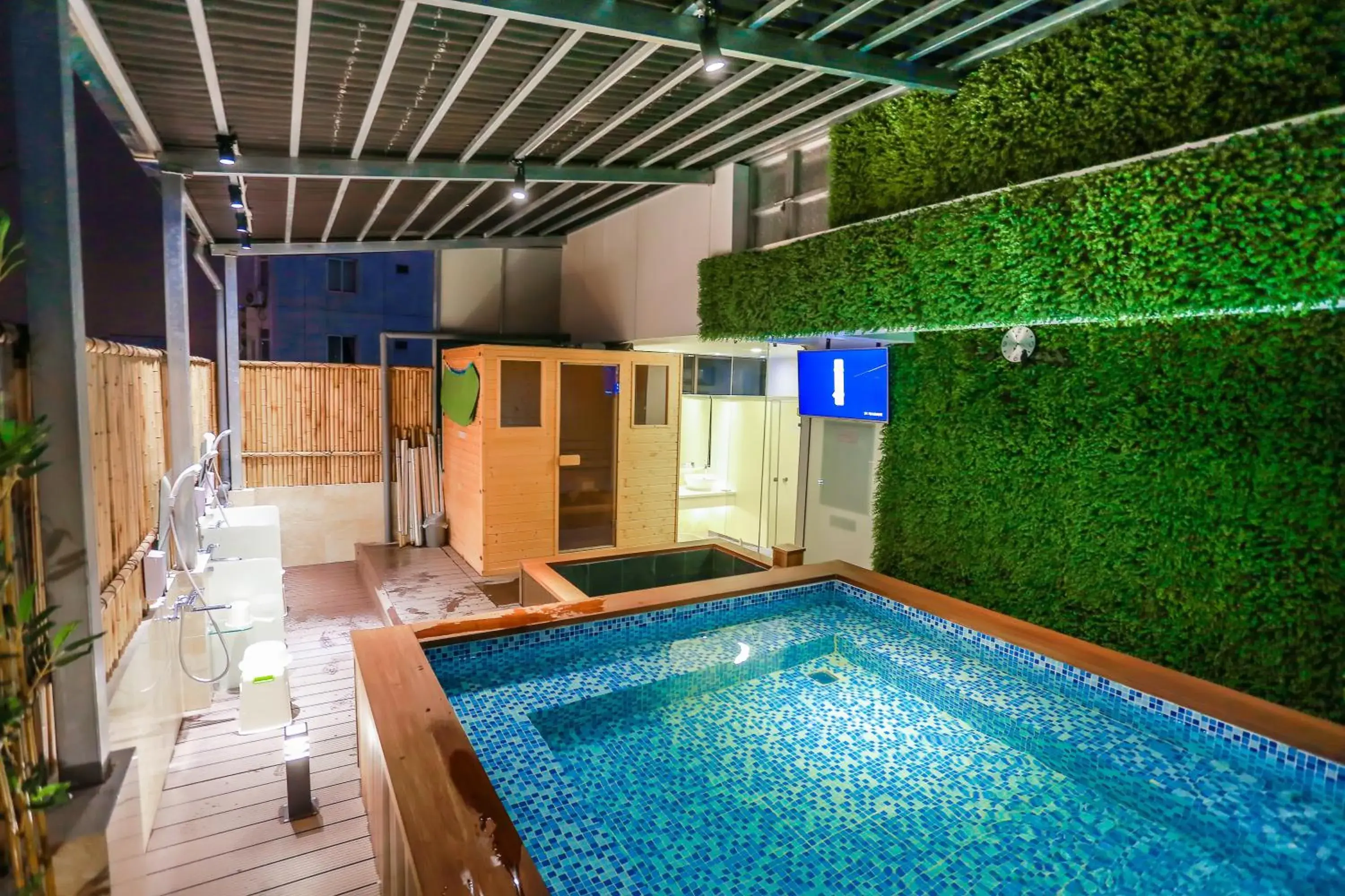 Sauna, Swimming Pool in Momizi Business Hotel