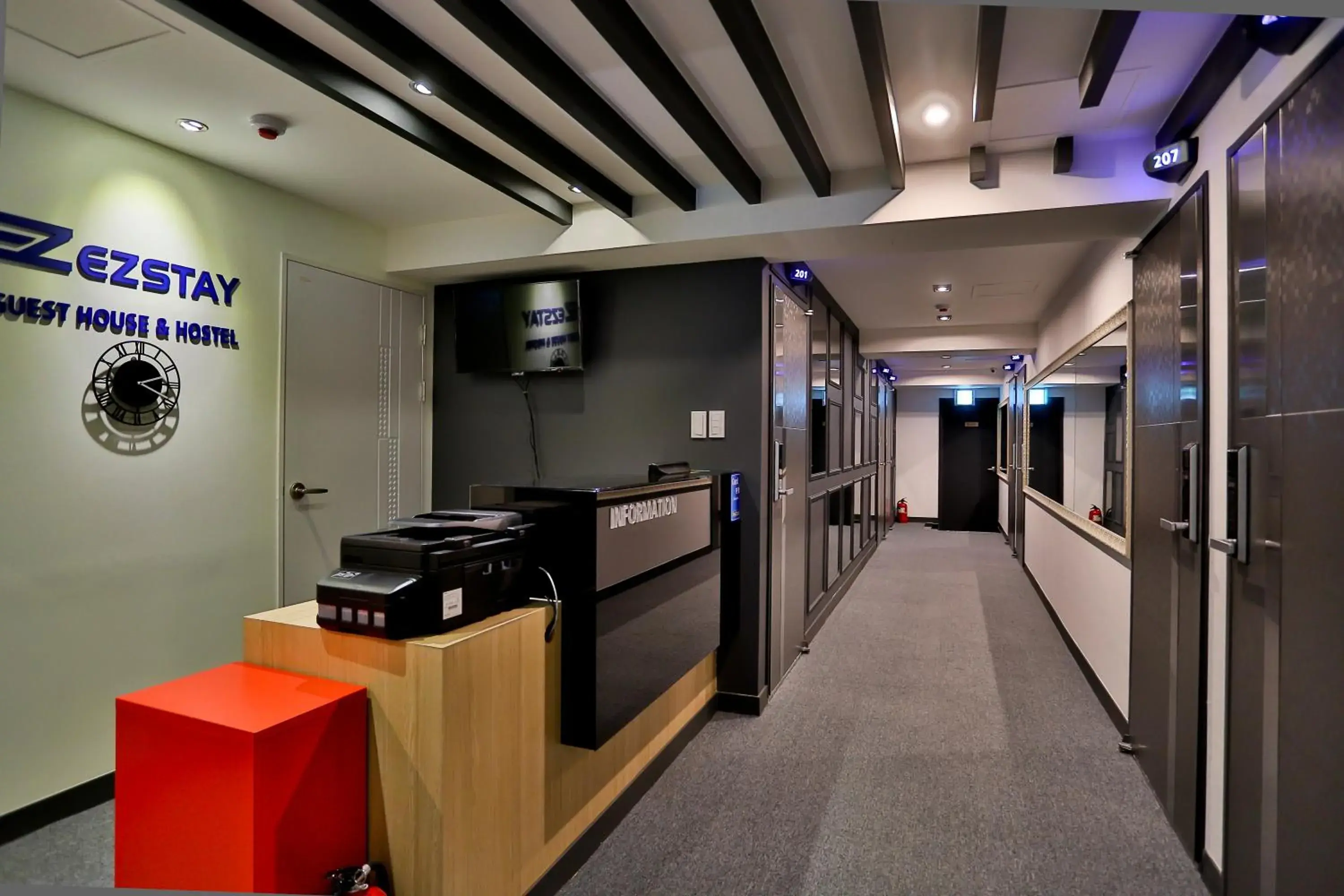 Lobby or reception, Kitchen/Kitchenette in EZSTAY - Nampo