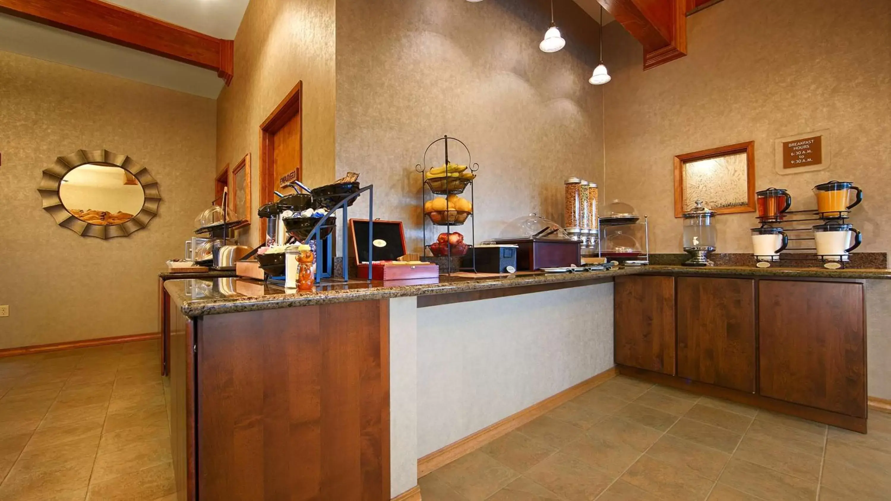 Restaurant/places to eat, Kitchen/Kitchenette in Best Western Holiday Hotel