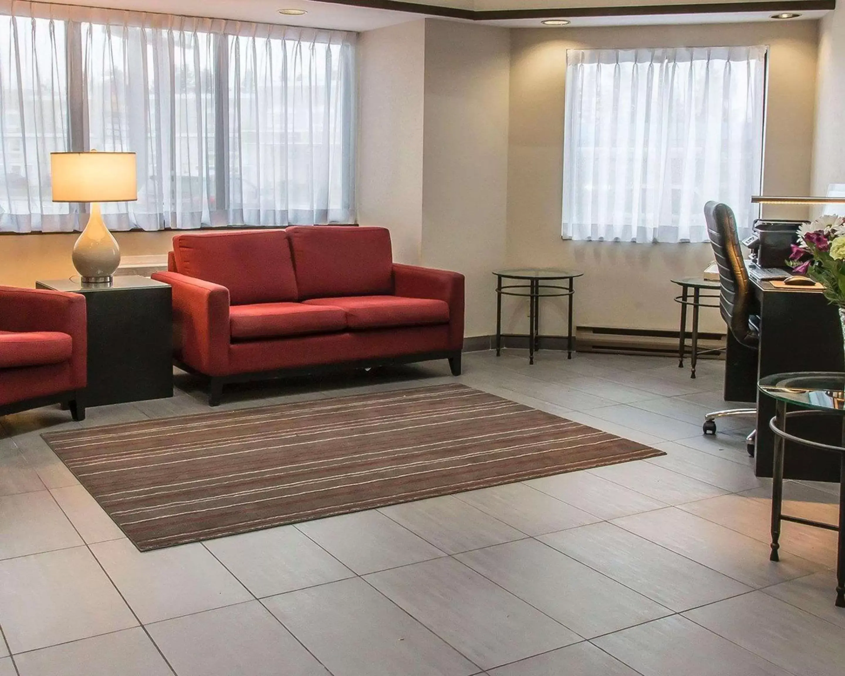 Lobby or reception, Seating Area in Comfort Inn