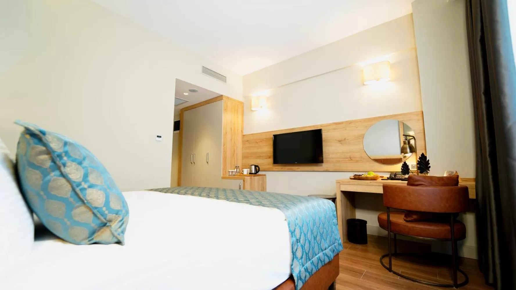 Photo of the whole room, Bed in Grand Sirkeci Hotel