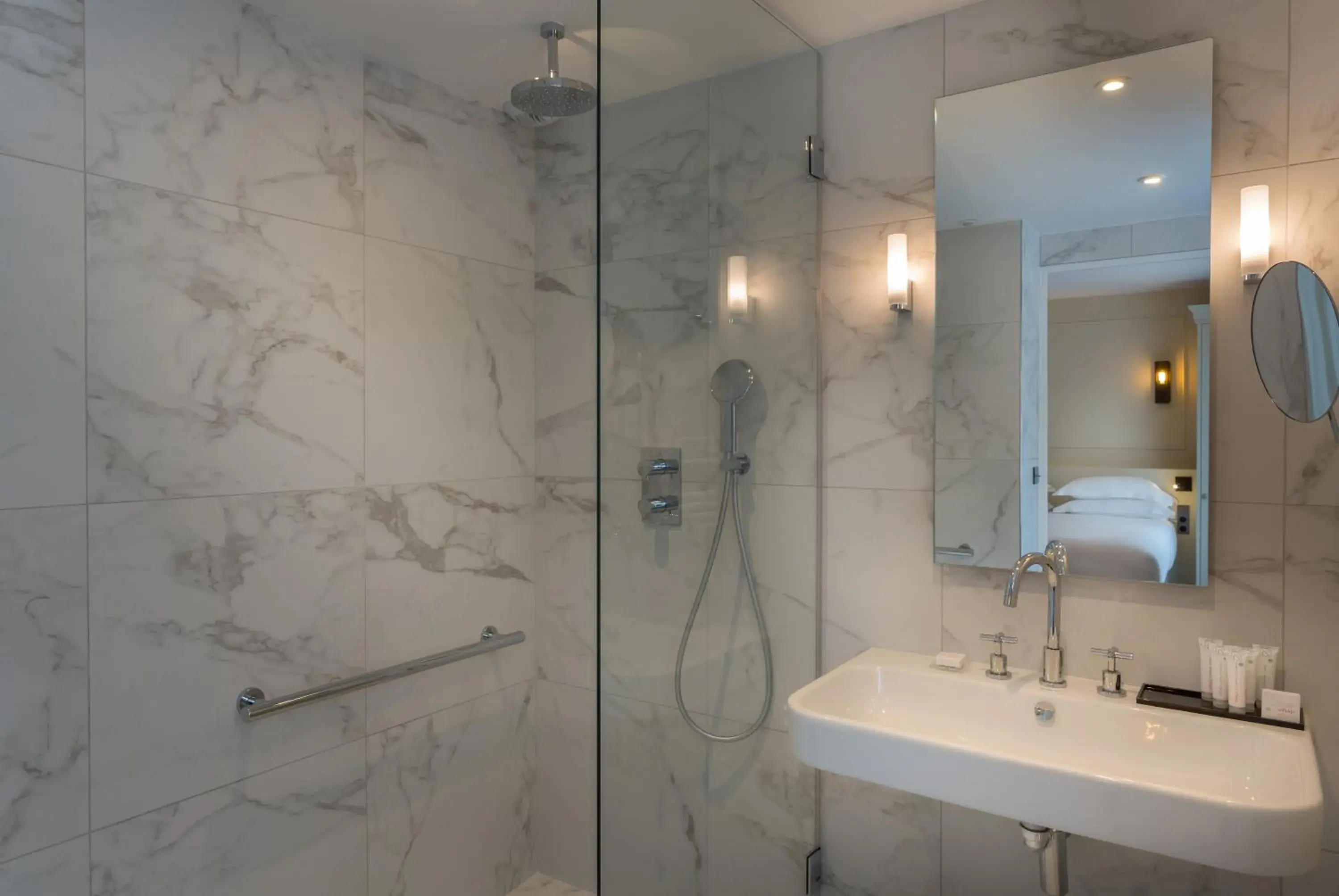 Shower, Bathroom in Hotel La Comtesse
