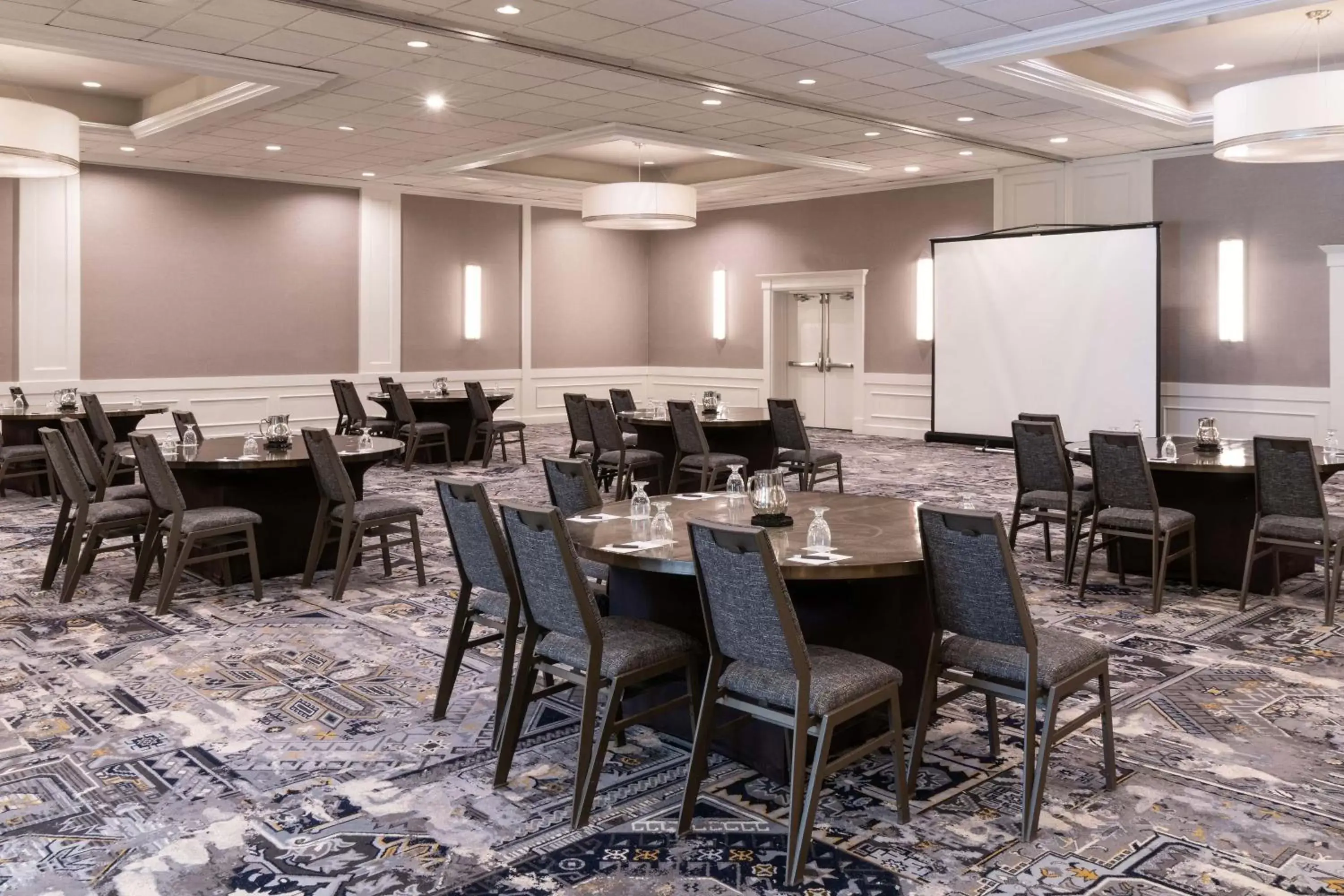 Meeting/conference room, Restaurant/Places to Eat in Sheraton Ann Arbor Hotel