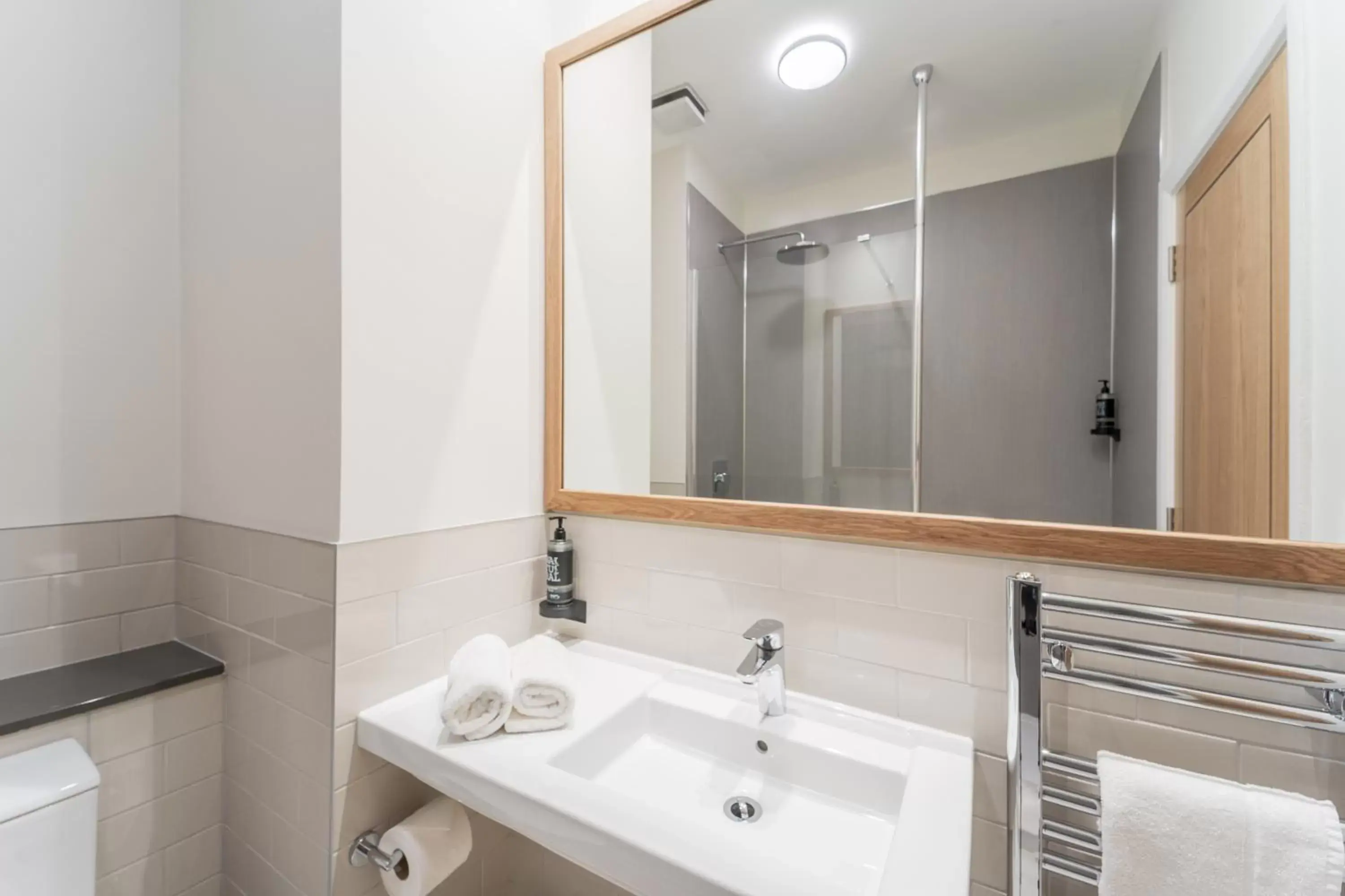 Shower, Bathroom in Aberystwyth Park Lodge Hotel