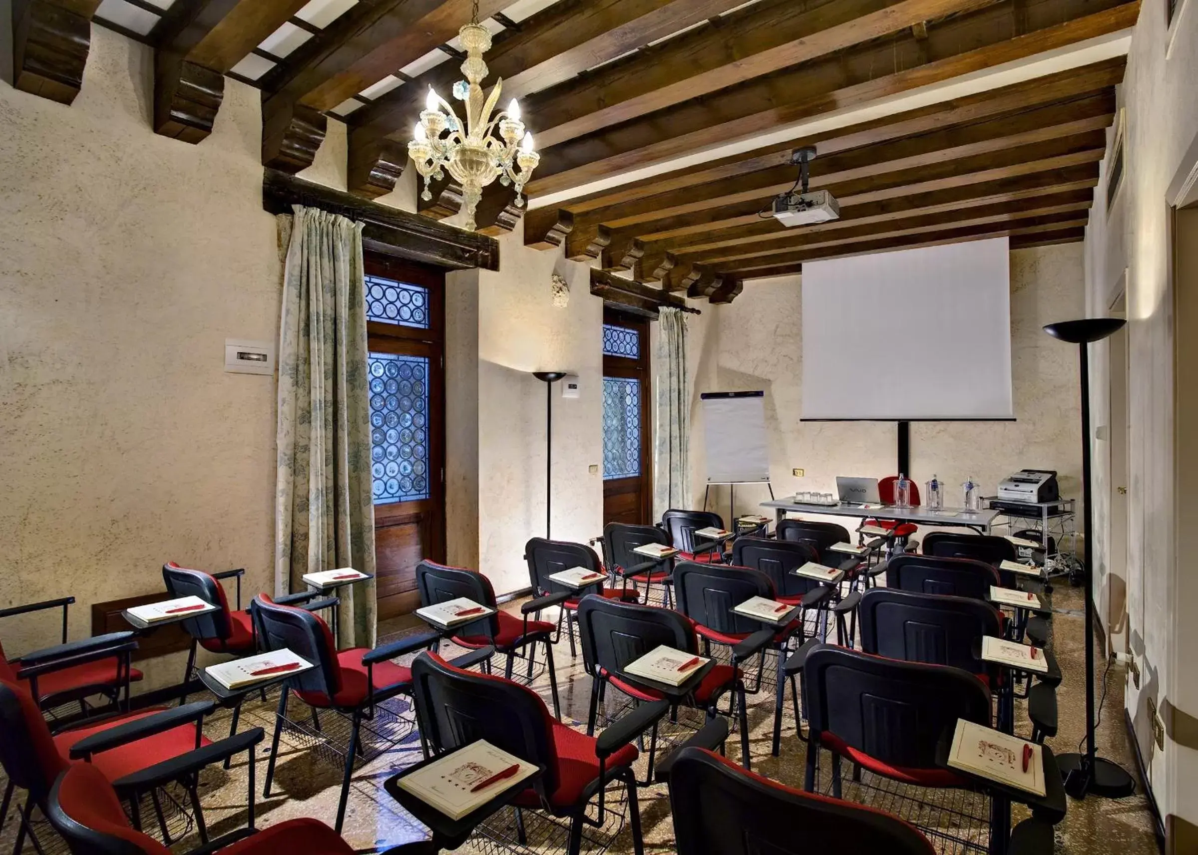 Business facilities, Restaurant/Places to Eat in Hotel Giorgione