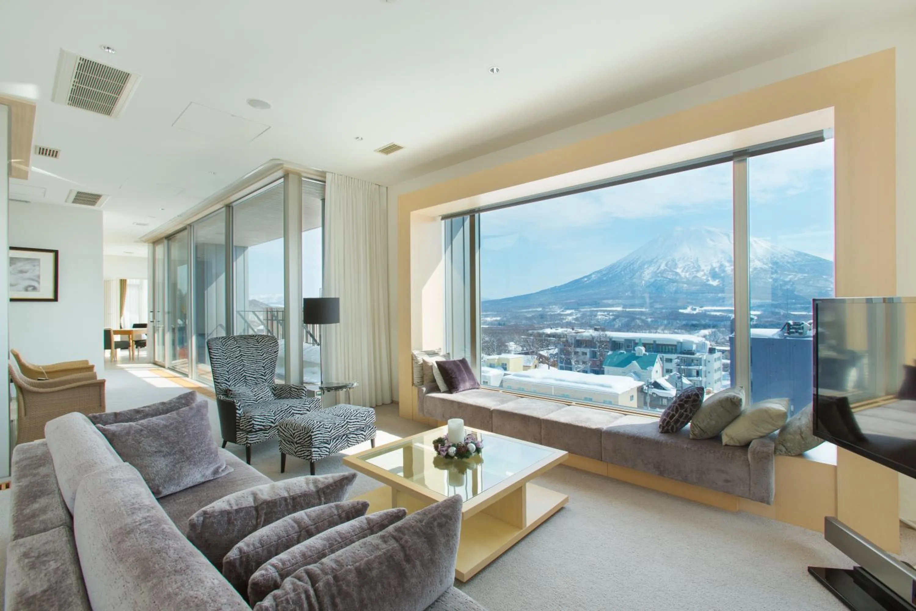 Living room in Chalet Ivy Hirafu, Niseko