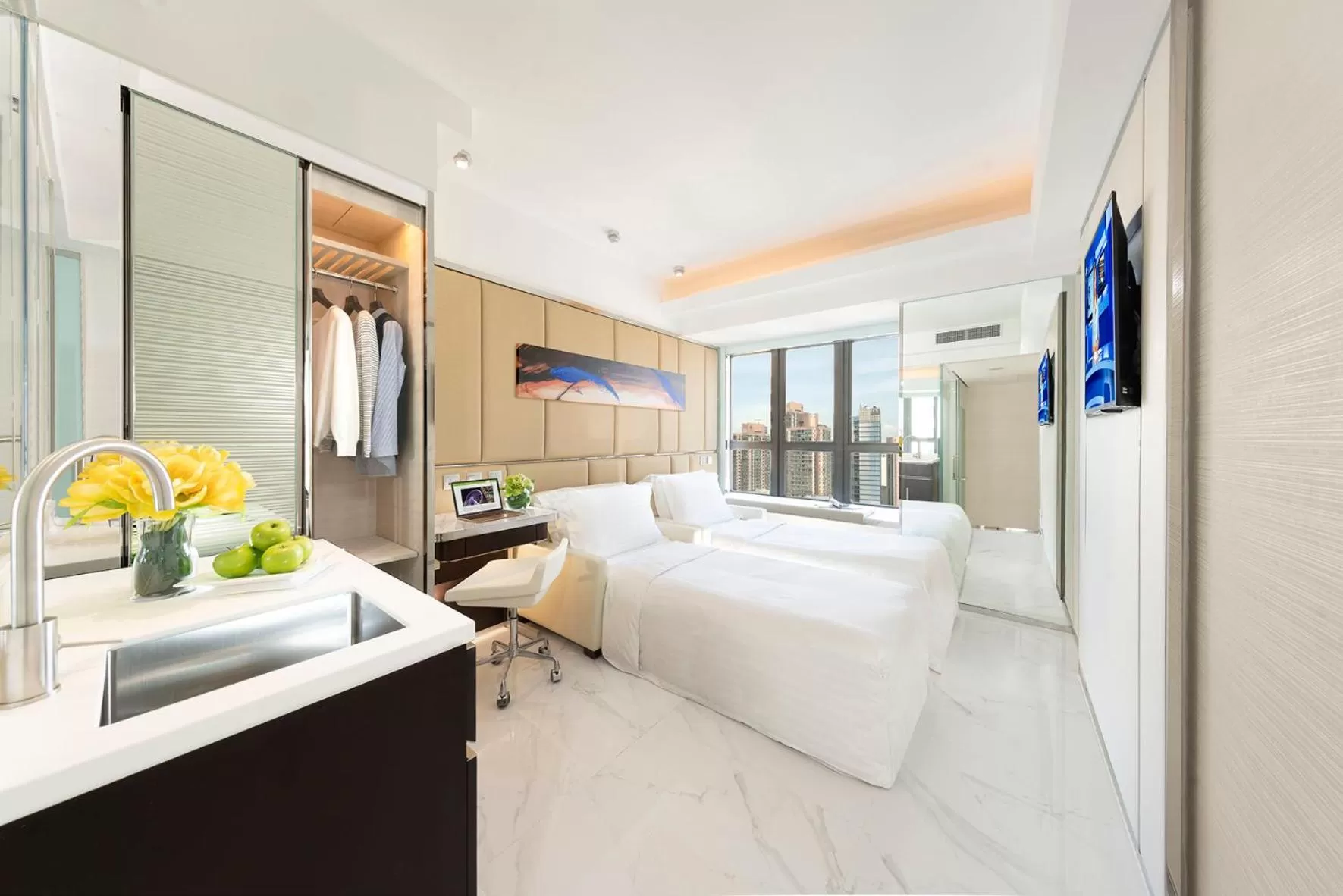 Living room, Bed in iclub AMTD Sheung Wan Hotel