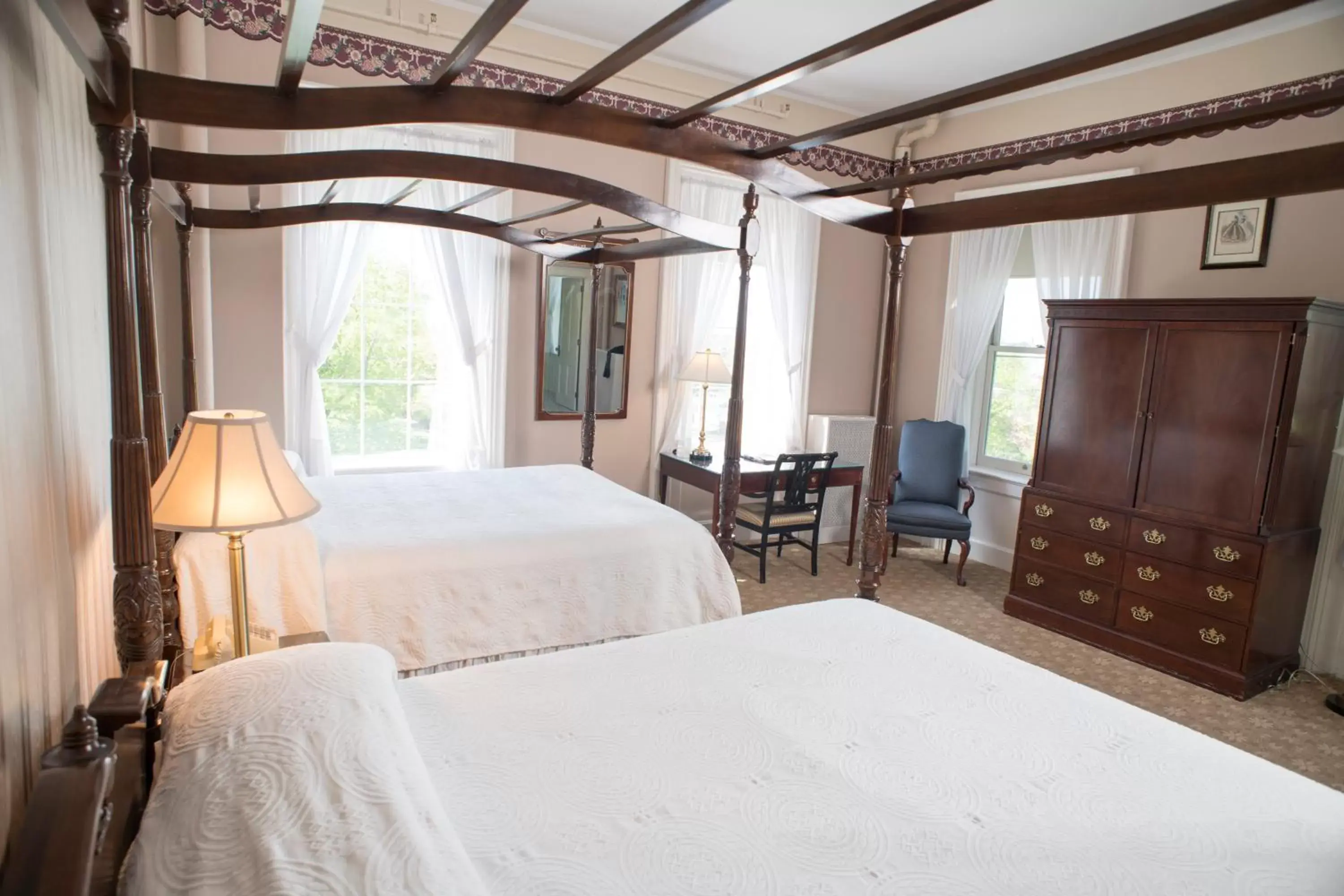 Bedroom, Bed in Middlebury Inn