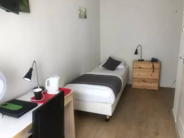 Photo of the whole room, Bed in Delta Hotel City Center Photo of the whole room, Bed in Delta Hotel City Center