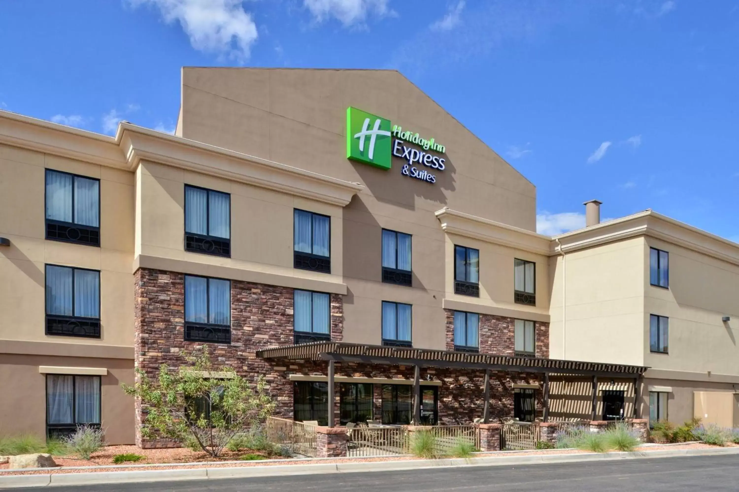 Property building in Holiday Inn Express & Suites Page - Lake Powell Area by IHG Property building in Holiday Inn Express & Suites Page - Lake Powell Area by IHG
