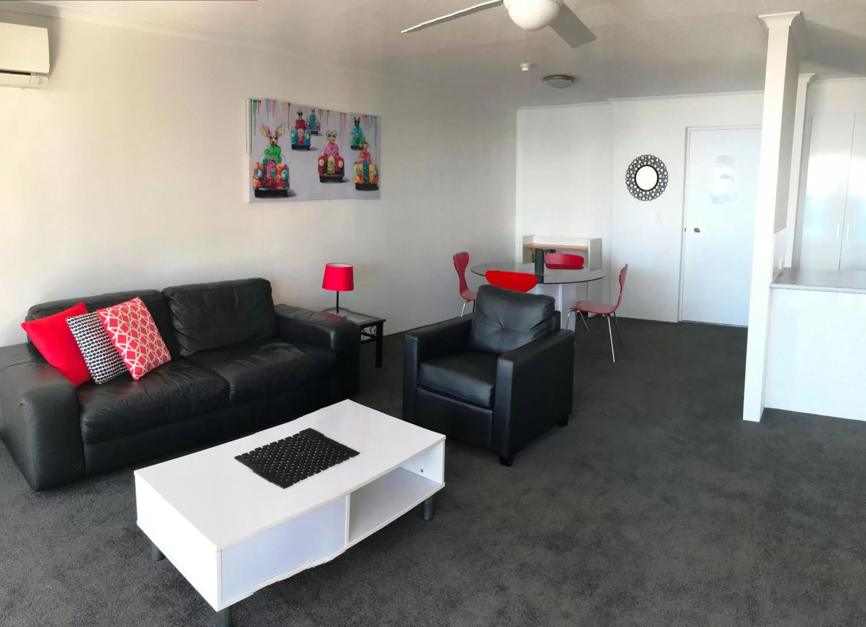 Living room, Seating Area in Baronnet Apartments