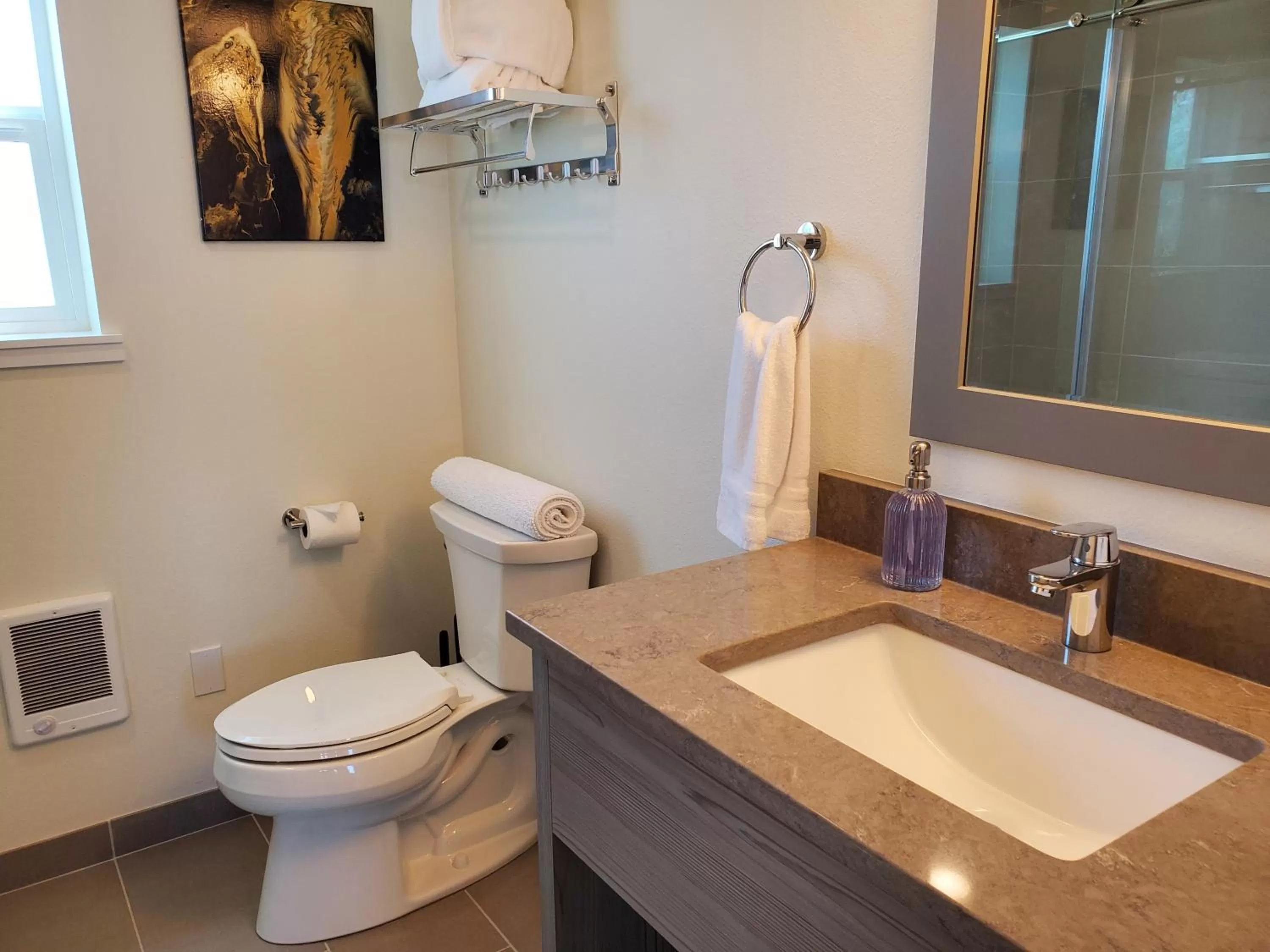 Shower, Bathroom in Moonstone Beach Motel