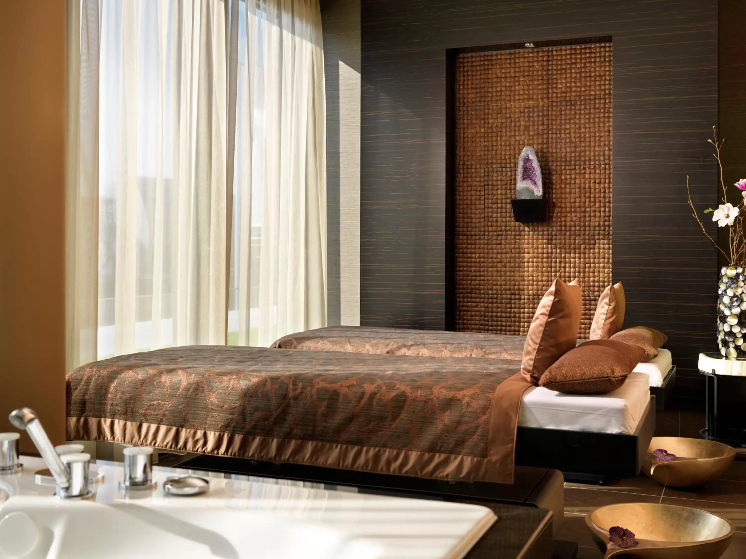 Spa and wellness centre/facilities, Bed in Hyatt Regency Dusseldorf