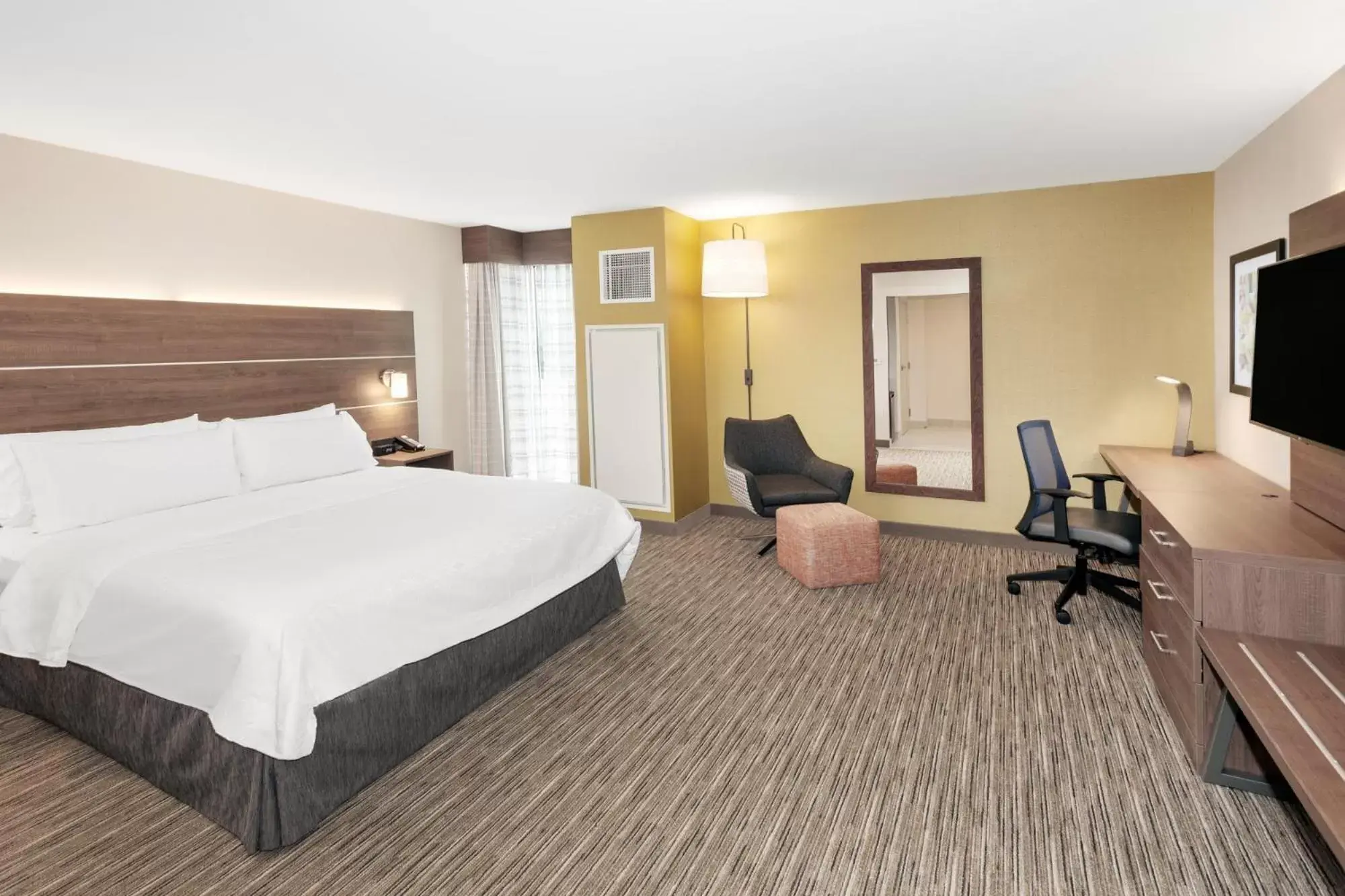 Photo of the whole room, Bed in Holiday Inn Express & Suites - Ottawa Downtown East, an IHG Hotel