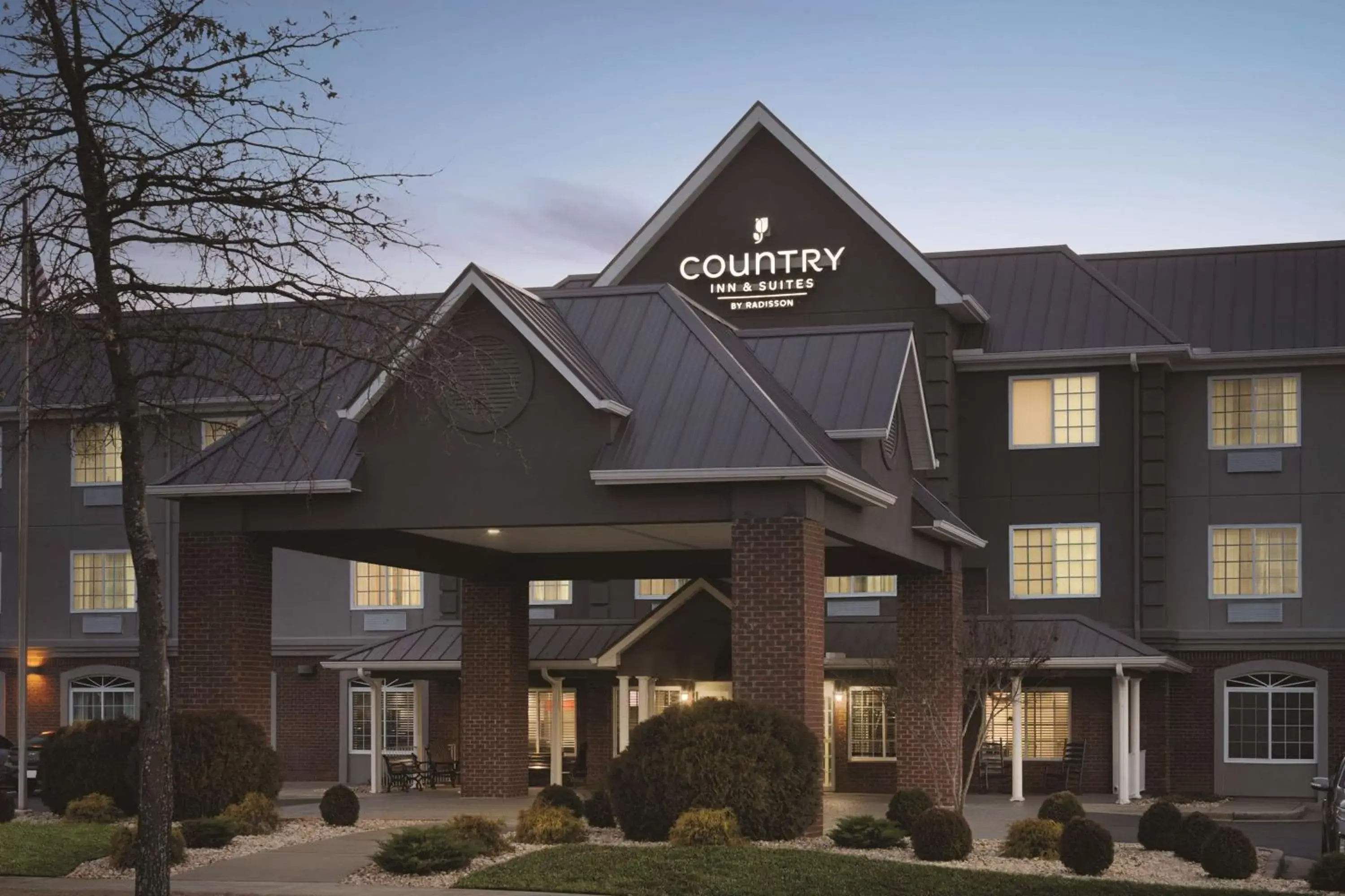 Property building in Country Inn & Suites by Radisson, Madison, AL