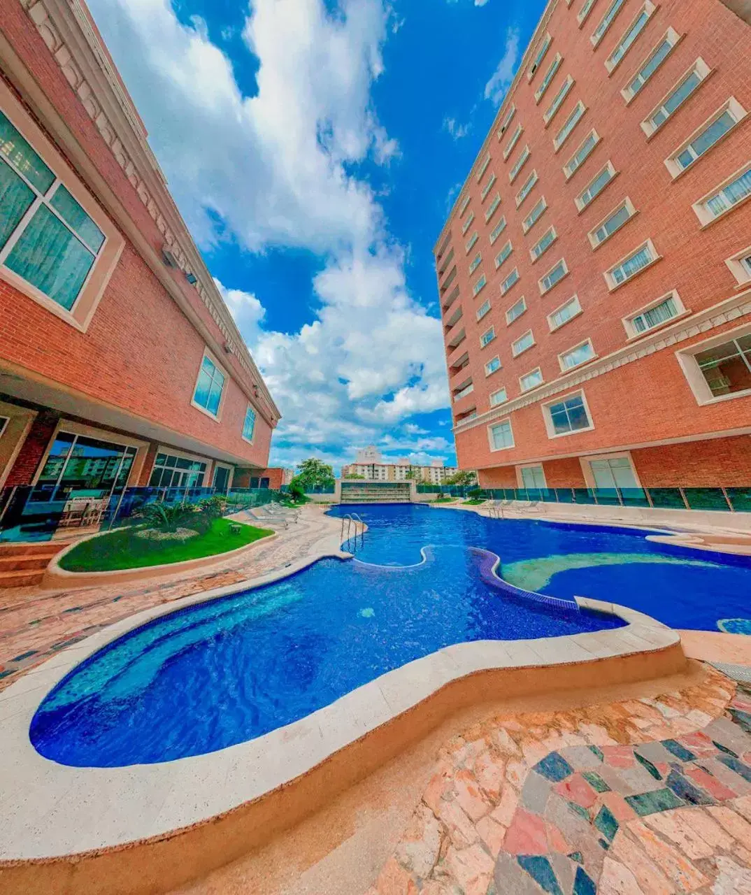 Property building, Swimming Pool in Hotel Dann Carlton Barranquilla y Centro de Convenciones