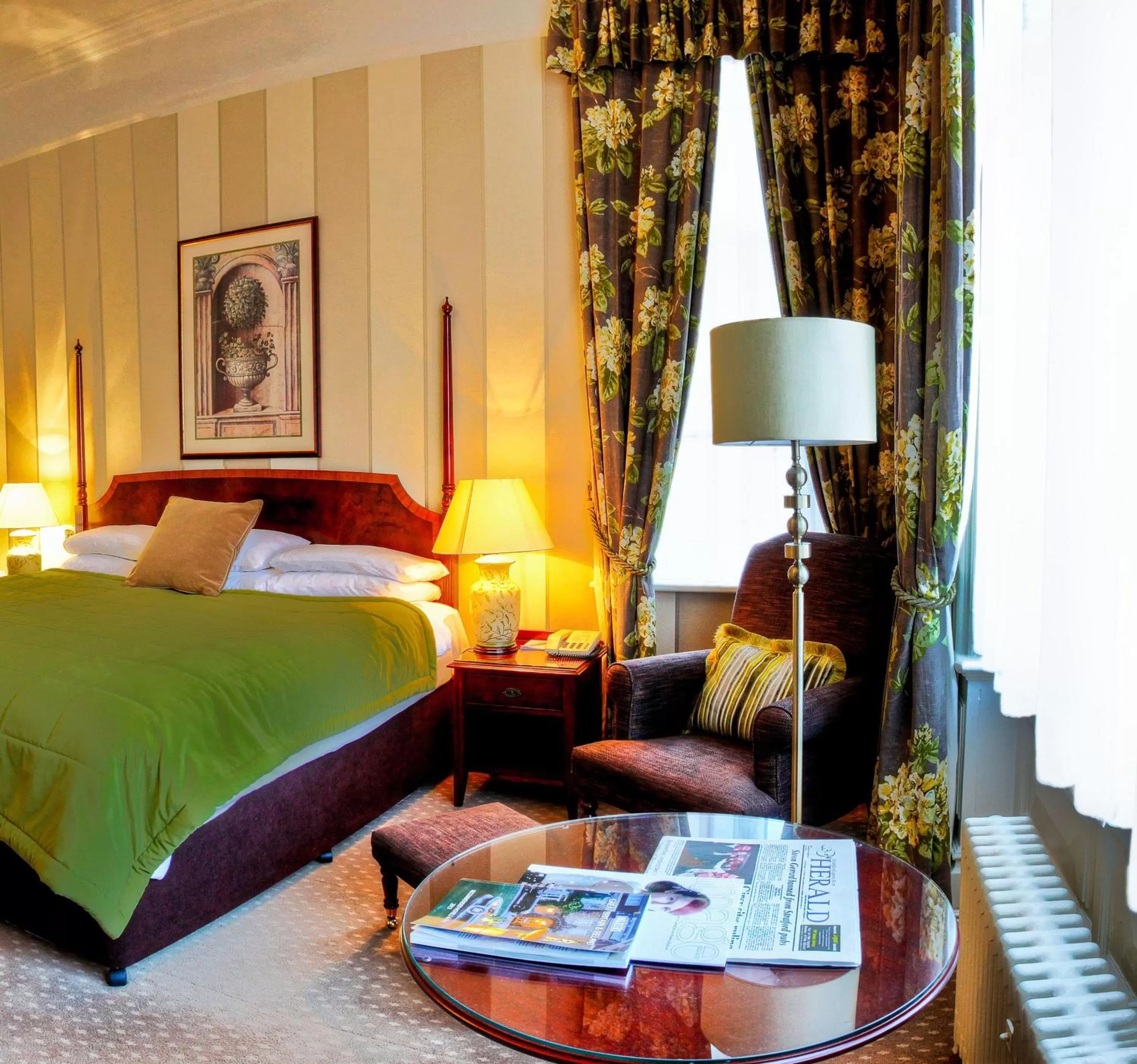 Seating area, Bed in The Welcombe Golf & Spa Hotel