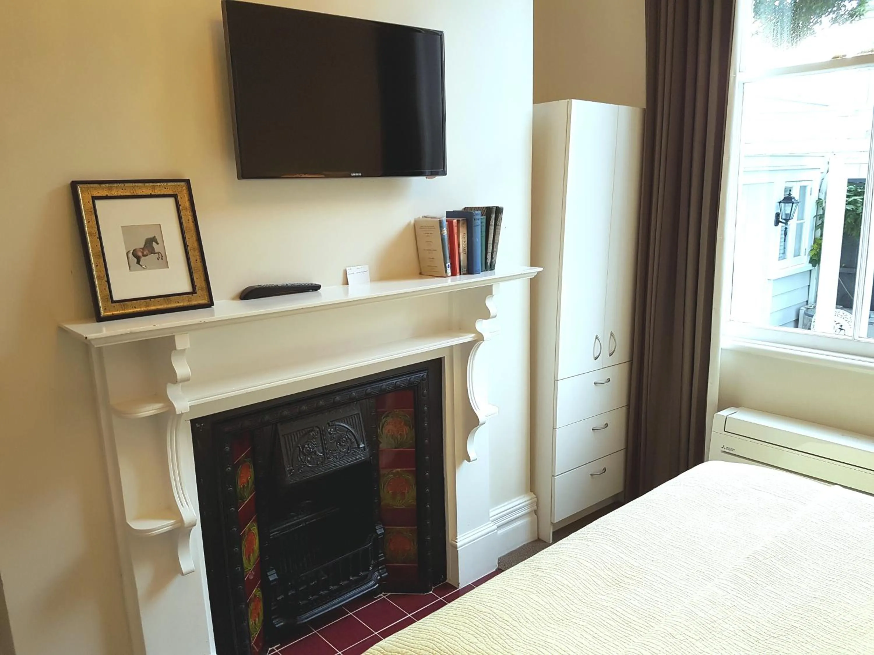 Bedroom, Bed in Ponsonby Manor