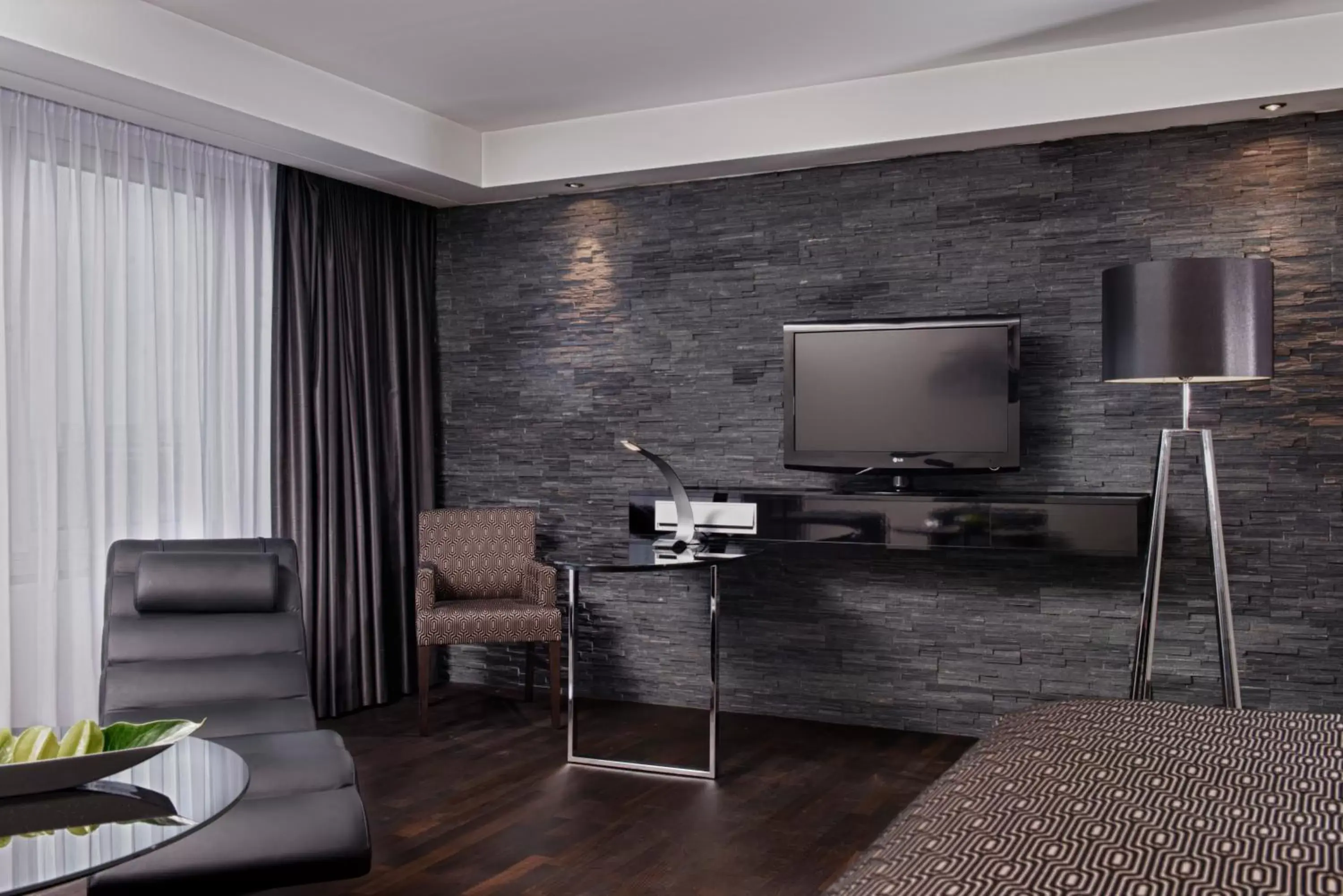 TV and multimedia, TV/Entertainment Center in Hotel Palace Berlin