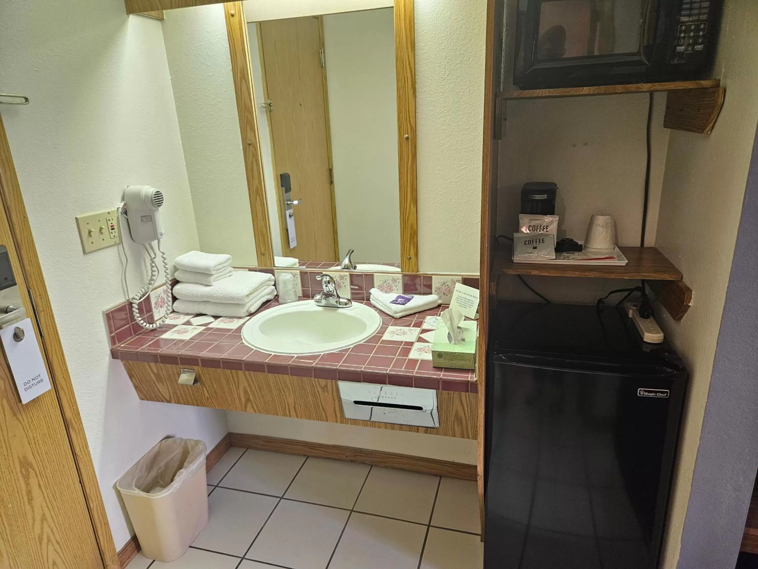 Standard Suite in Affordable Inns Evanston